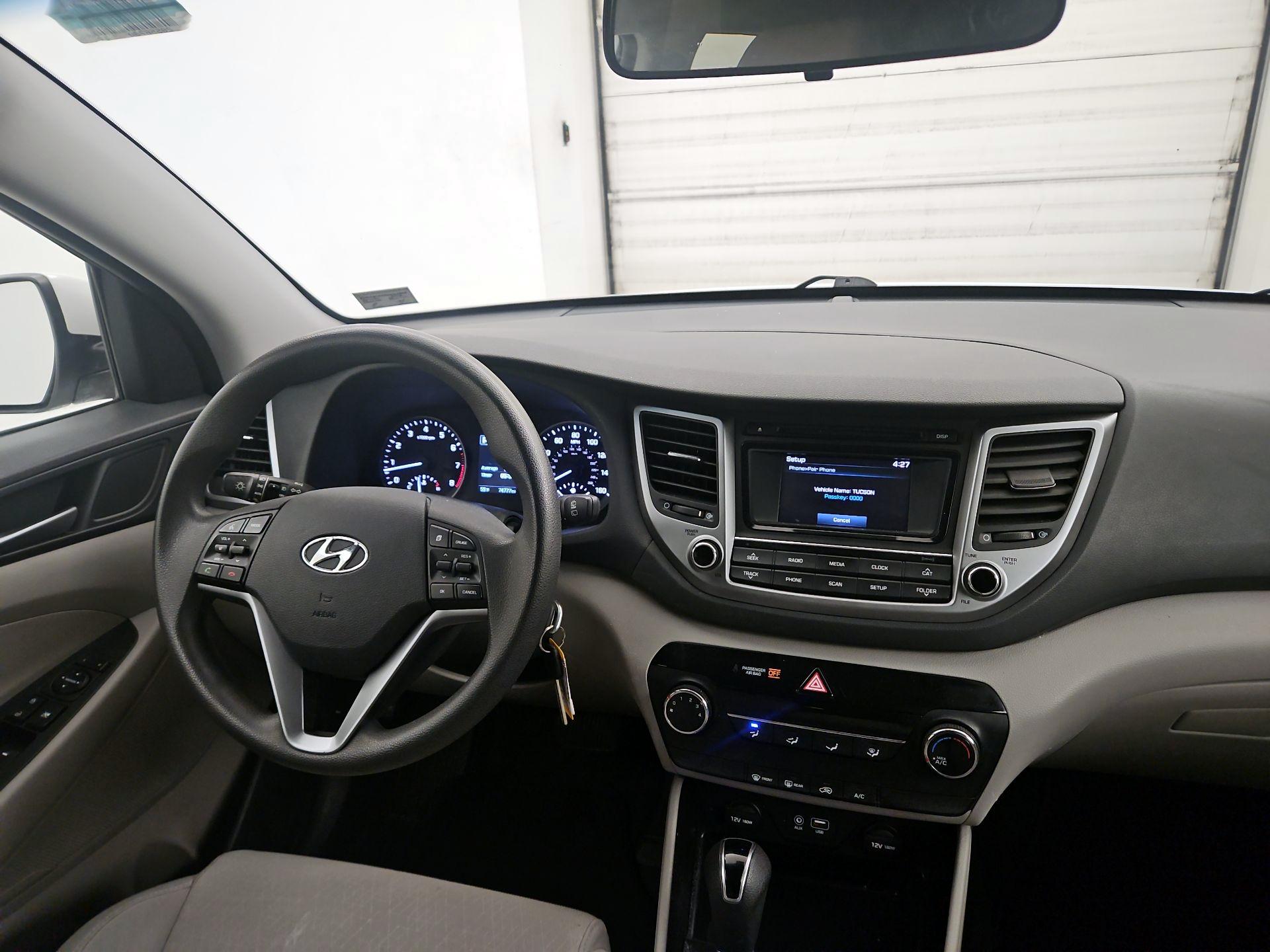 Thumbnail: 2016 Hyundai Tucson - 9