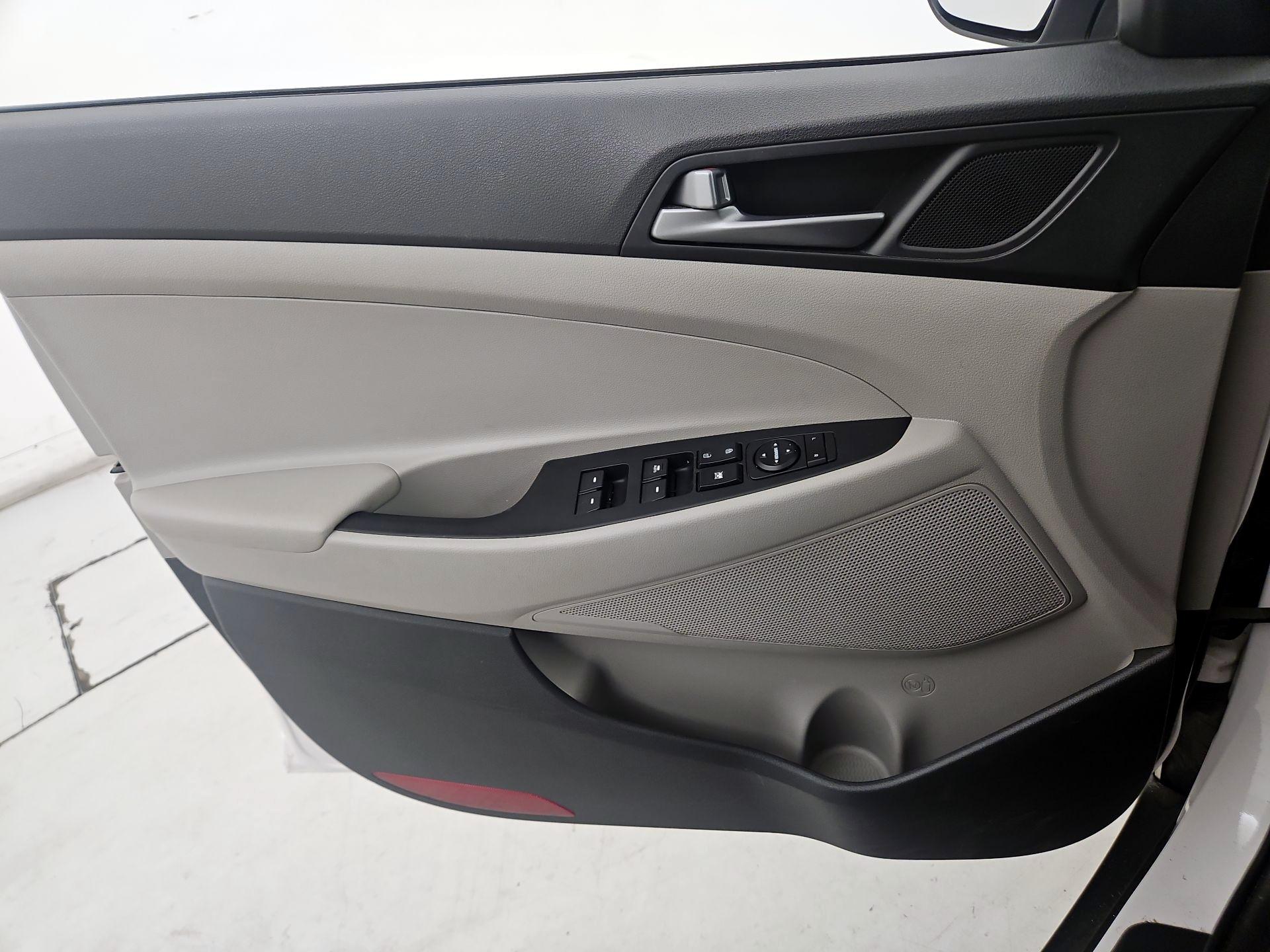 Thumbnail: 2016 Hyundai Tucson - 12