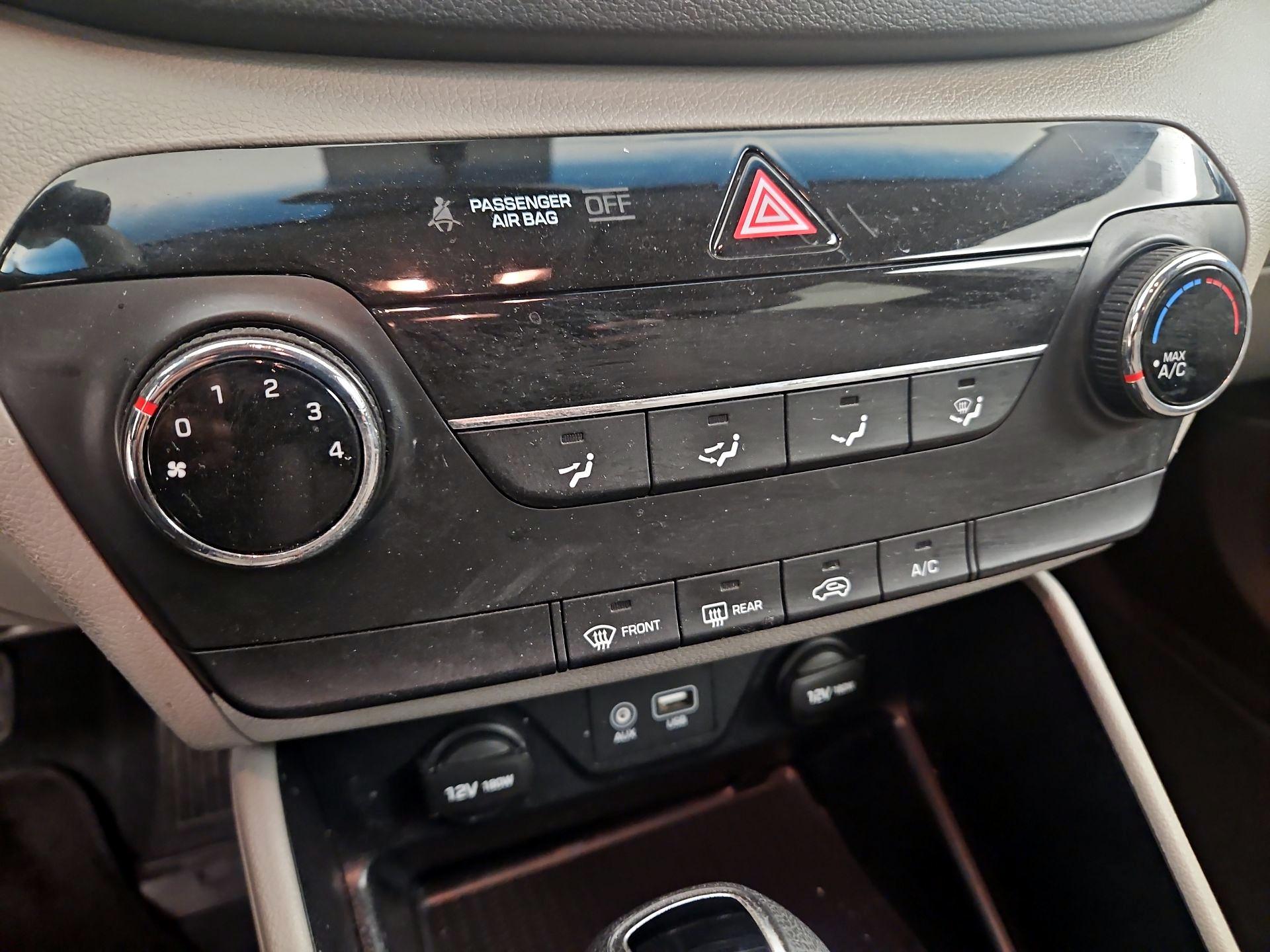 Thumbnail: 2016 Hyundai Tucson - 16