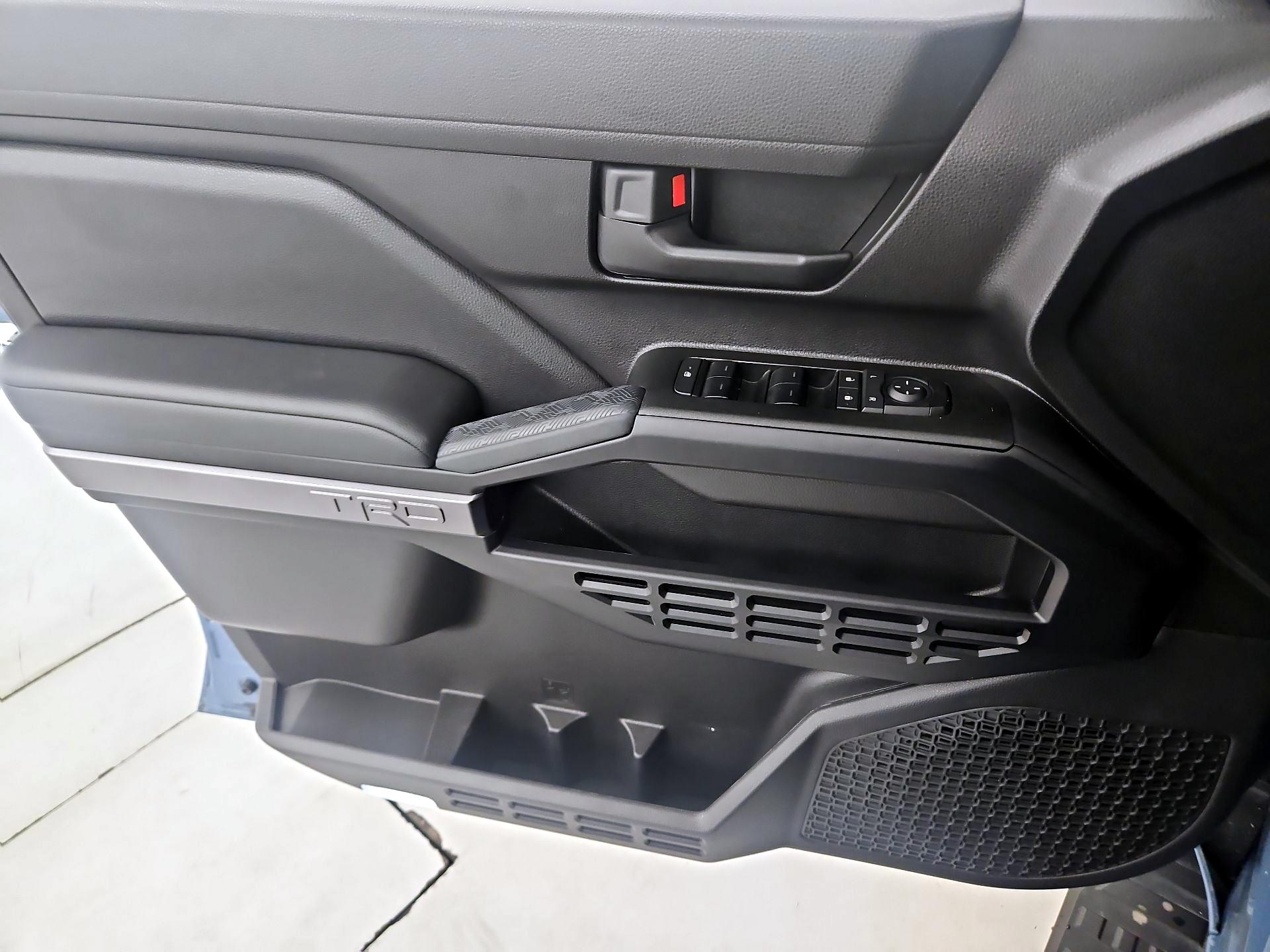 Thumbnail: 2025 Toyota 4Runner - 12