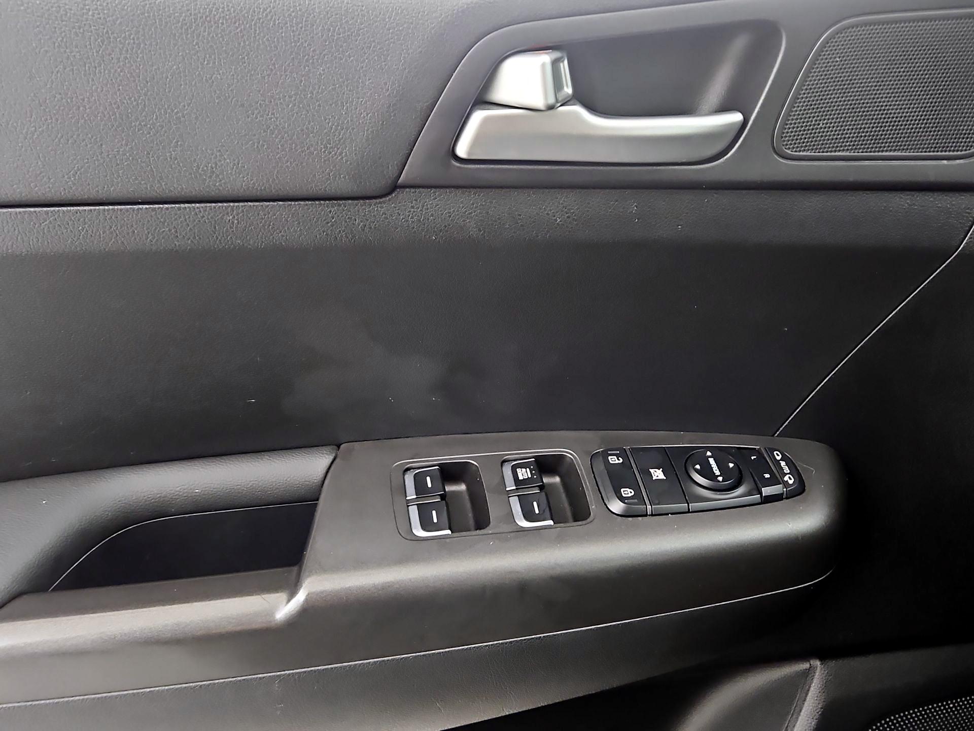 Thumbnail: 2020 Kia Sportage - 12