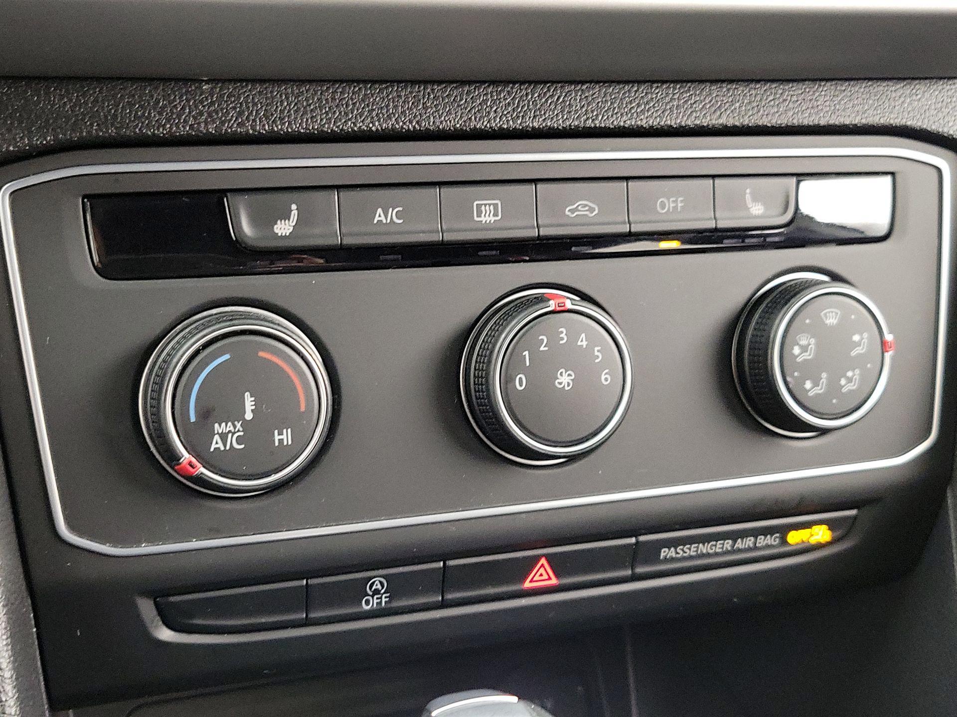 Thumbnail: 2022 Volkswagen Atlas - 16