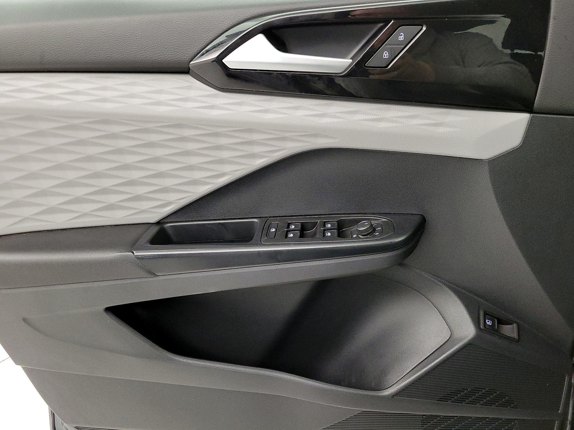 Thumbnail: 2023 Volkswagen Taos - 12