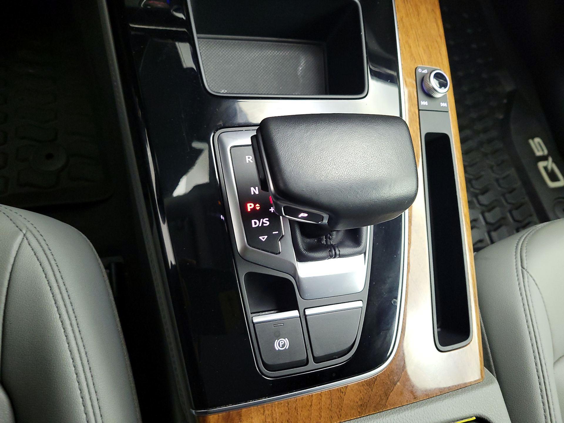 Thumbnail: 2022 Audi Q5 - 17