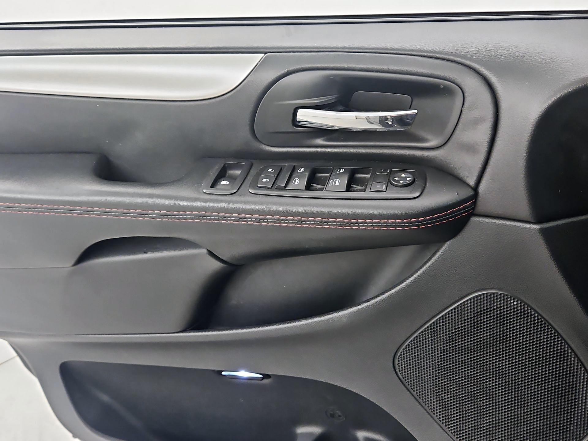 Thumbnail: 2015 Dodge Grand Caravan - 12