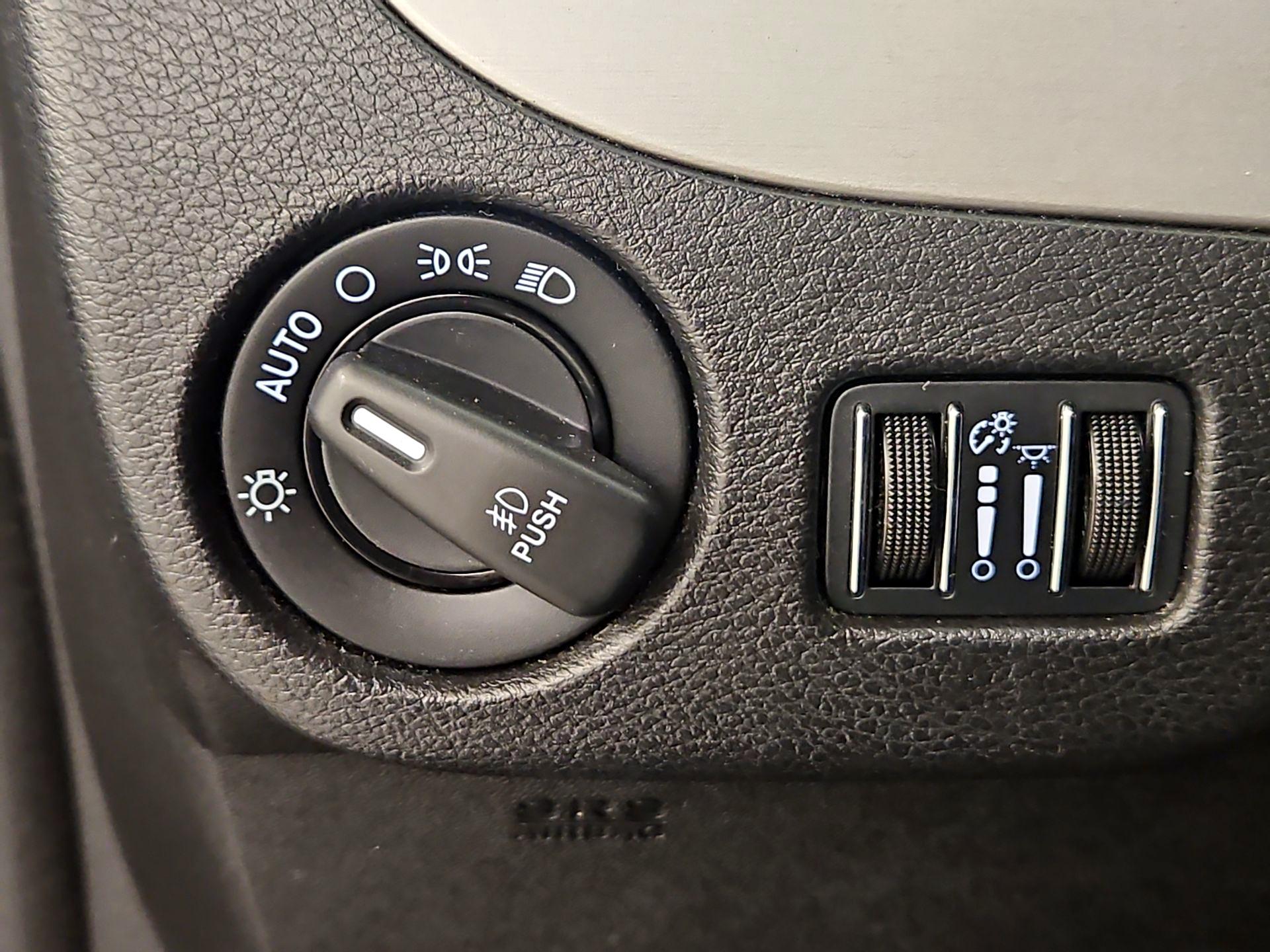 Thumbnail: 2015 Dodge Grand Caravan - 13