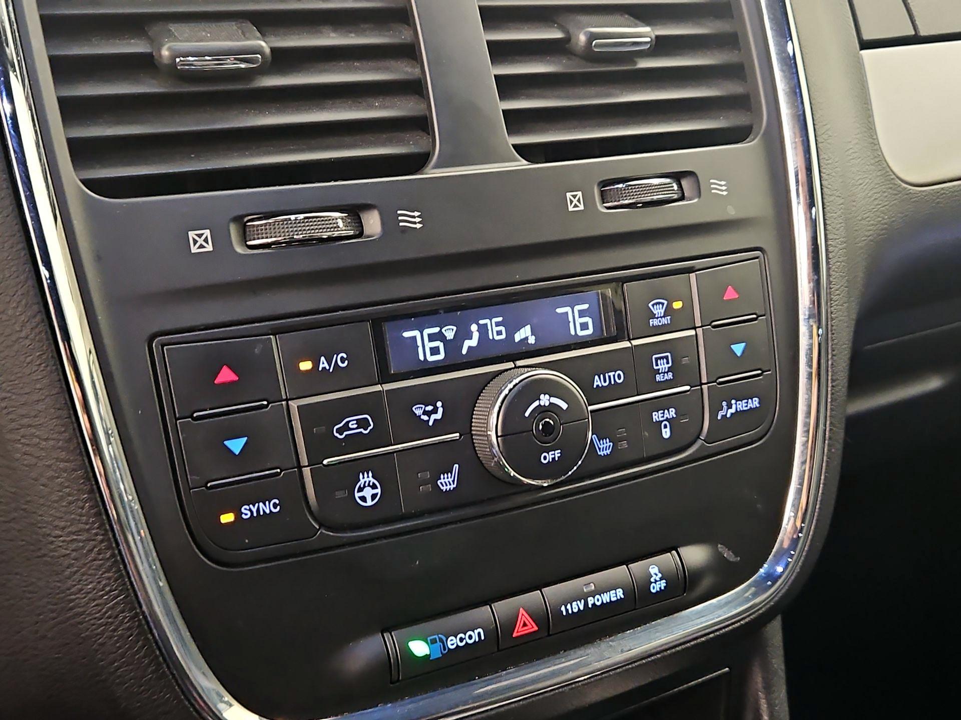 Thumbnail: 2015 Dodge Grand Caravan - 16