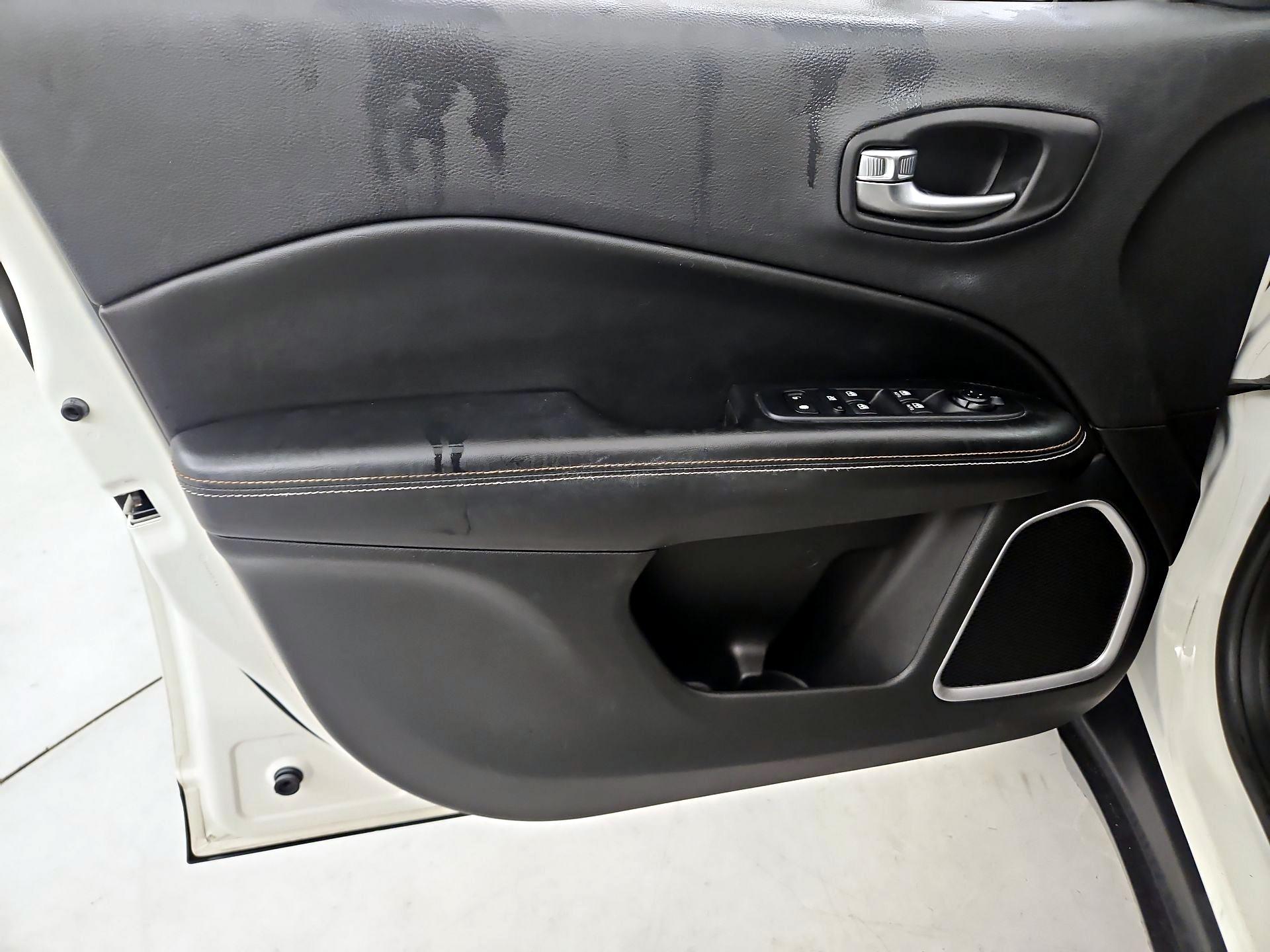 Thumbnail: 2018 Jeep Compass - 12