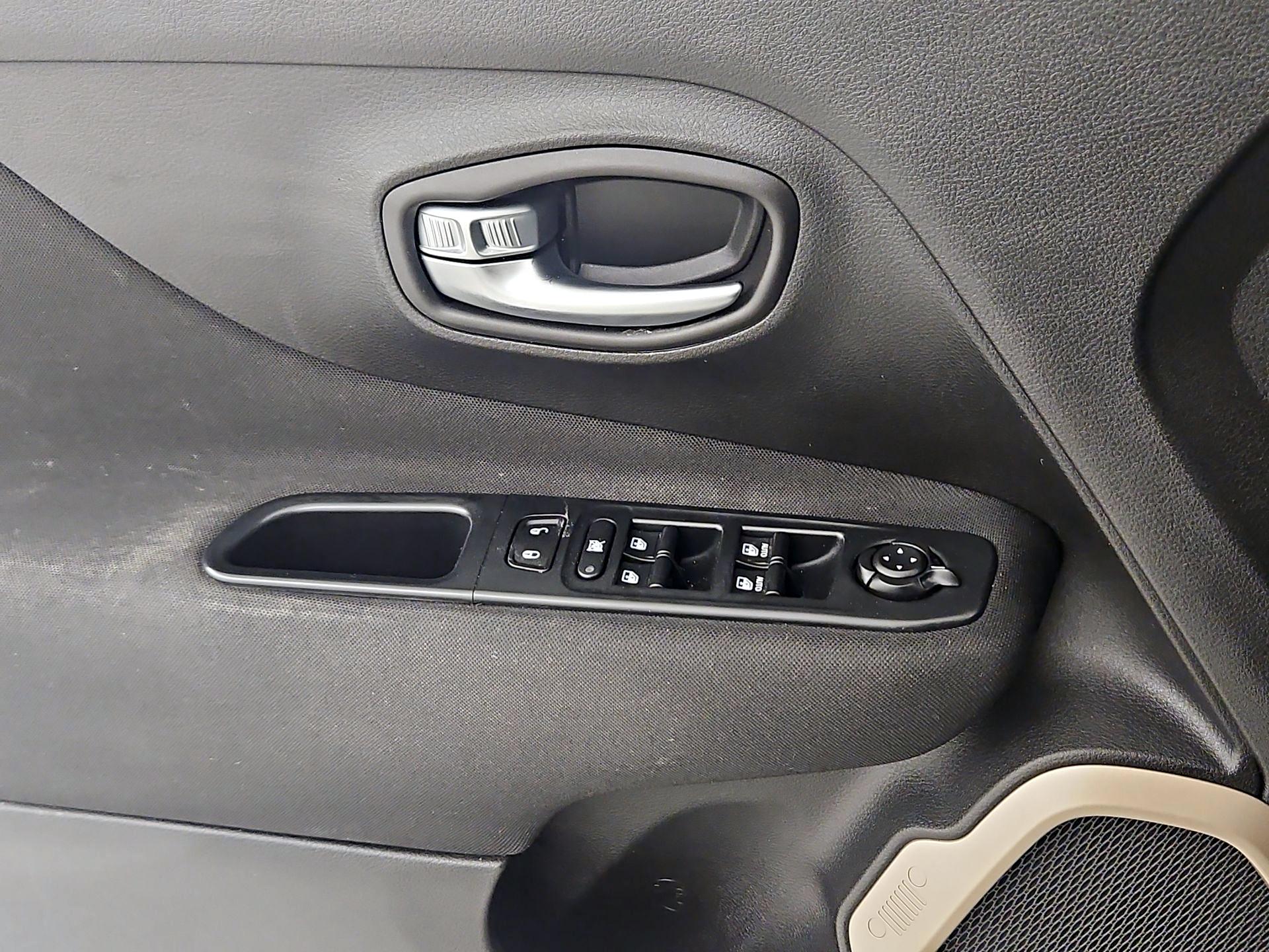 Thumbnail: 2017 Jeep Renegade - 12