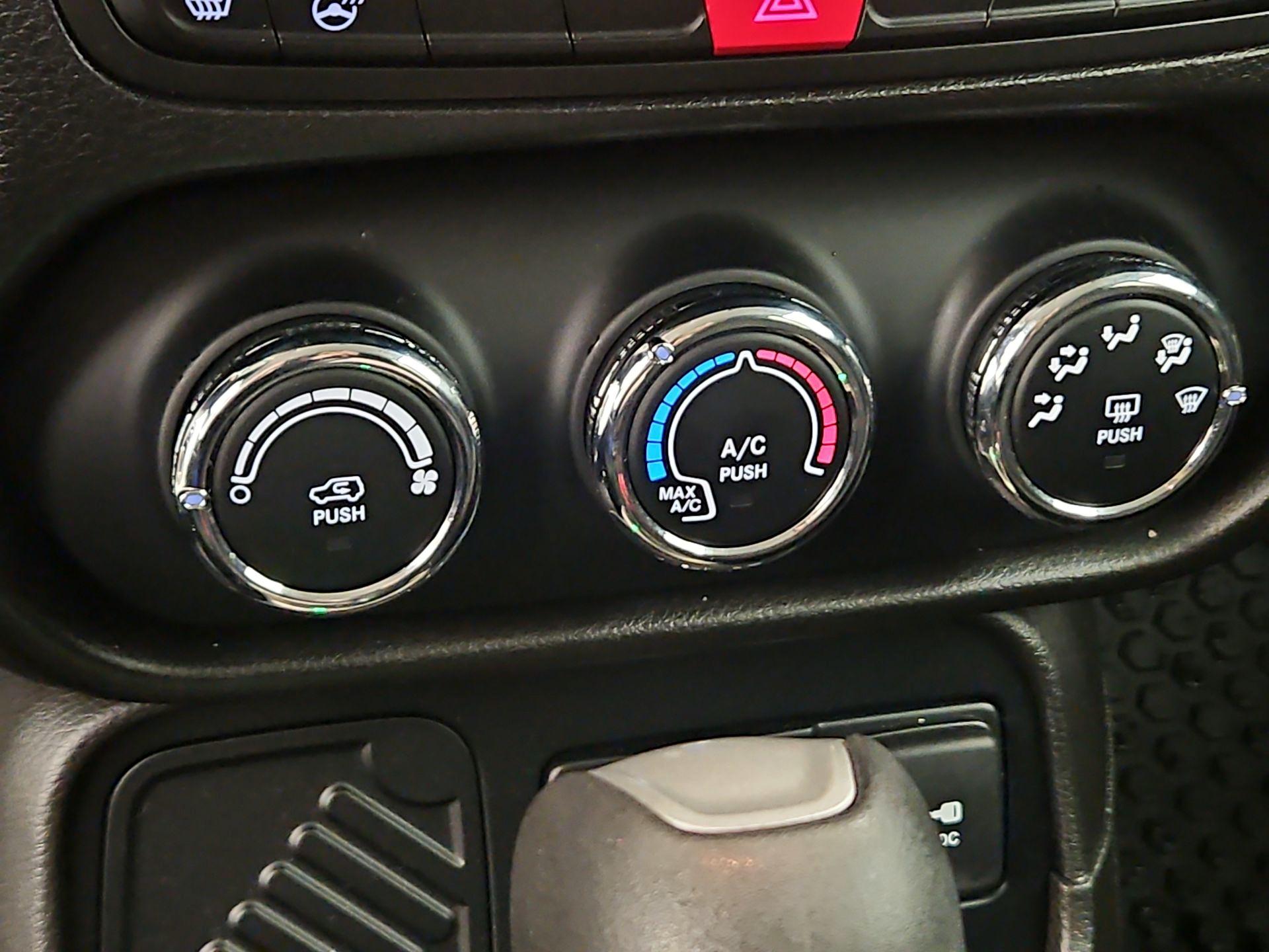 Thumbnail: 2017 Jeep Renegade - 16