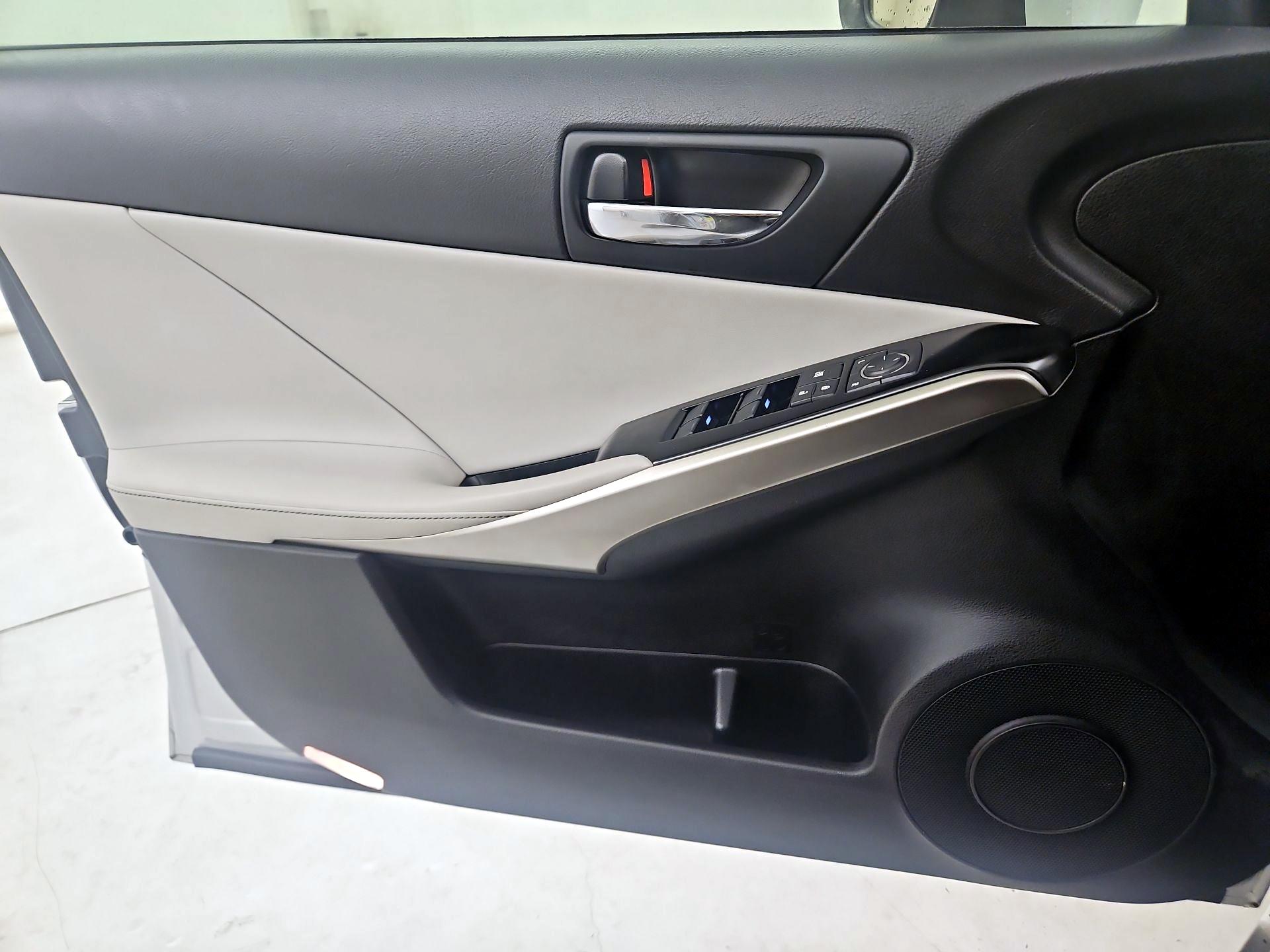 Thumbnail: 2014 Lexus IS - 12