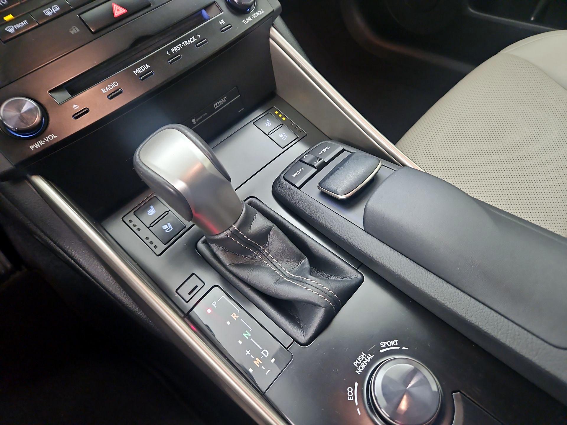 Thumbnail: 2014 Lexus IS - 18