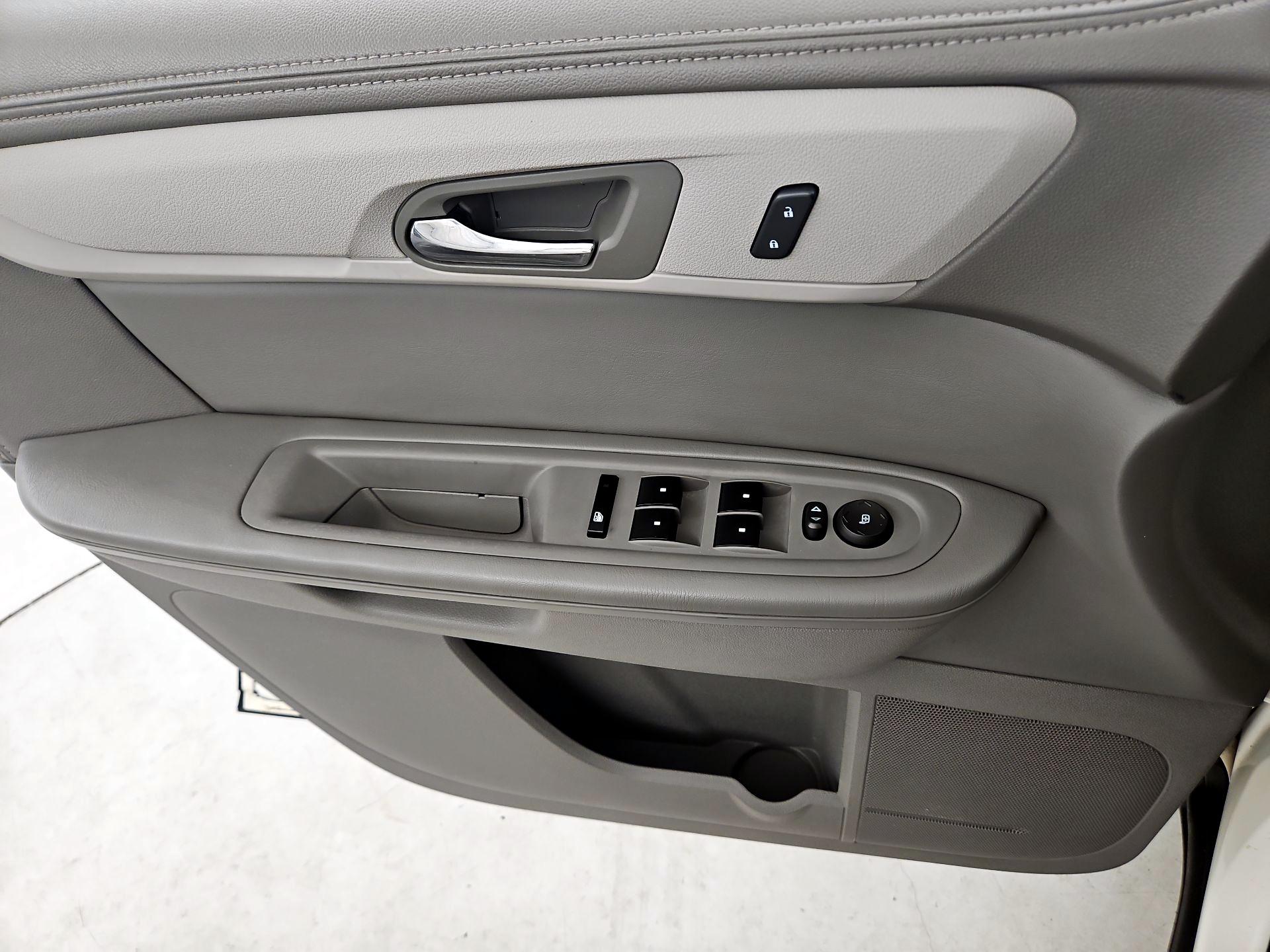 Thumbnail: 2014 Chevrolet Traverse - 12