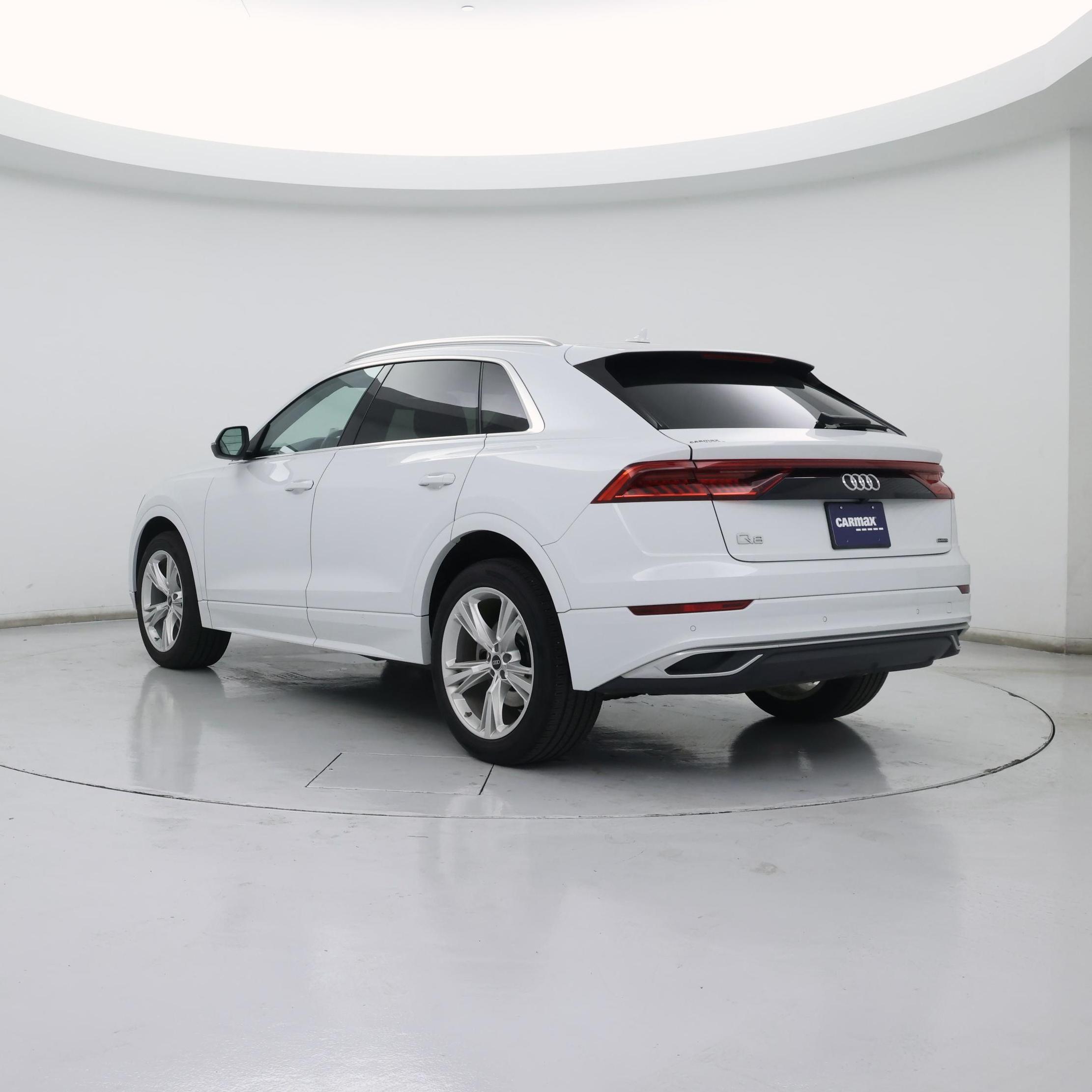 Thumbnail: 2023 Audi Q8 - 2