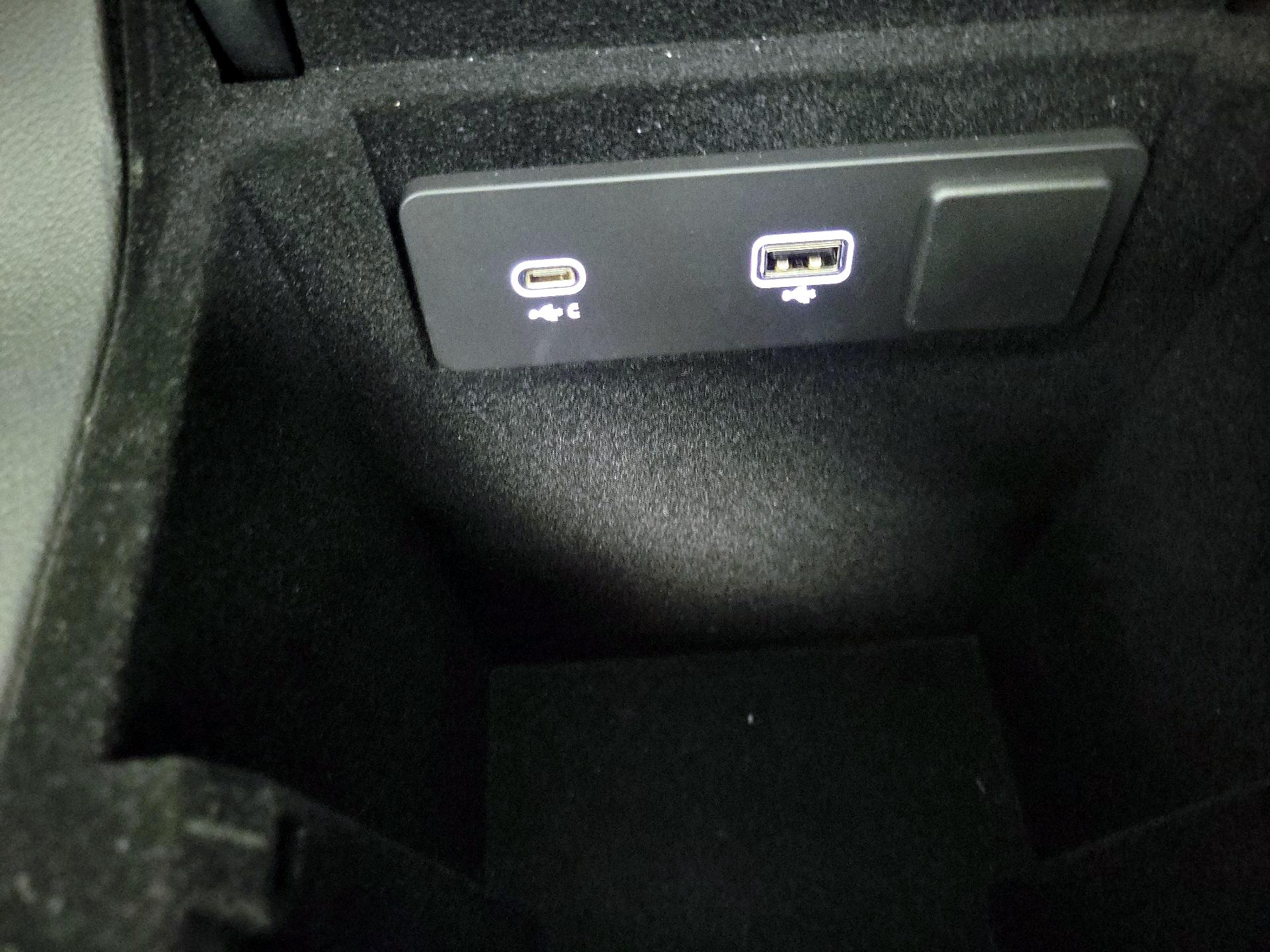 Thumbnail: 2023 Jaguar F-Pace - 19