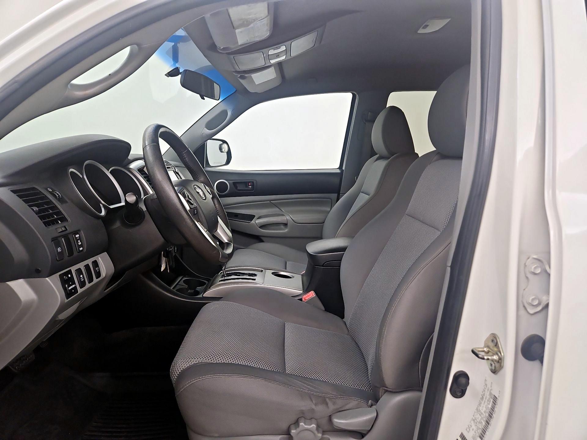 Thumbnail: 2015 Toyota Tacoma - 11