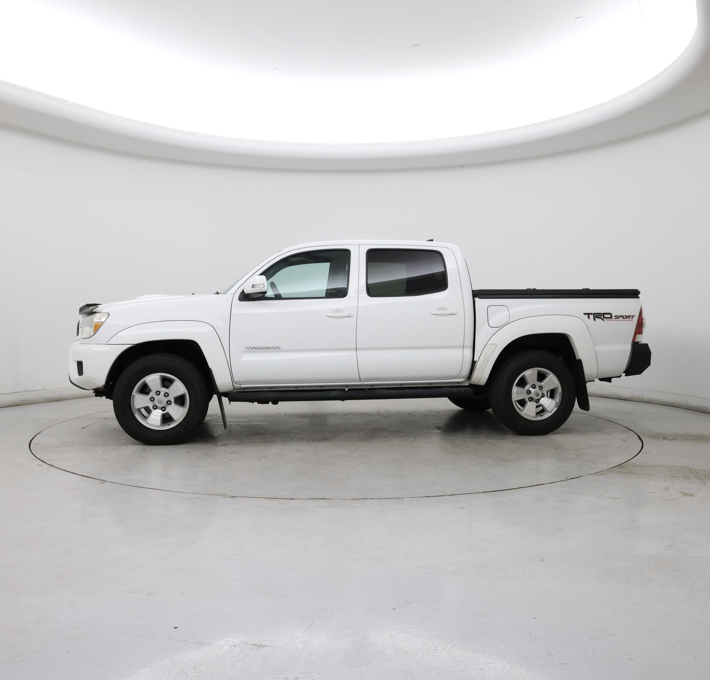 Thumbnail: 2015 Toyota Tacoma - 3