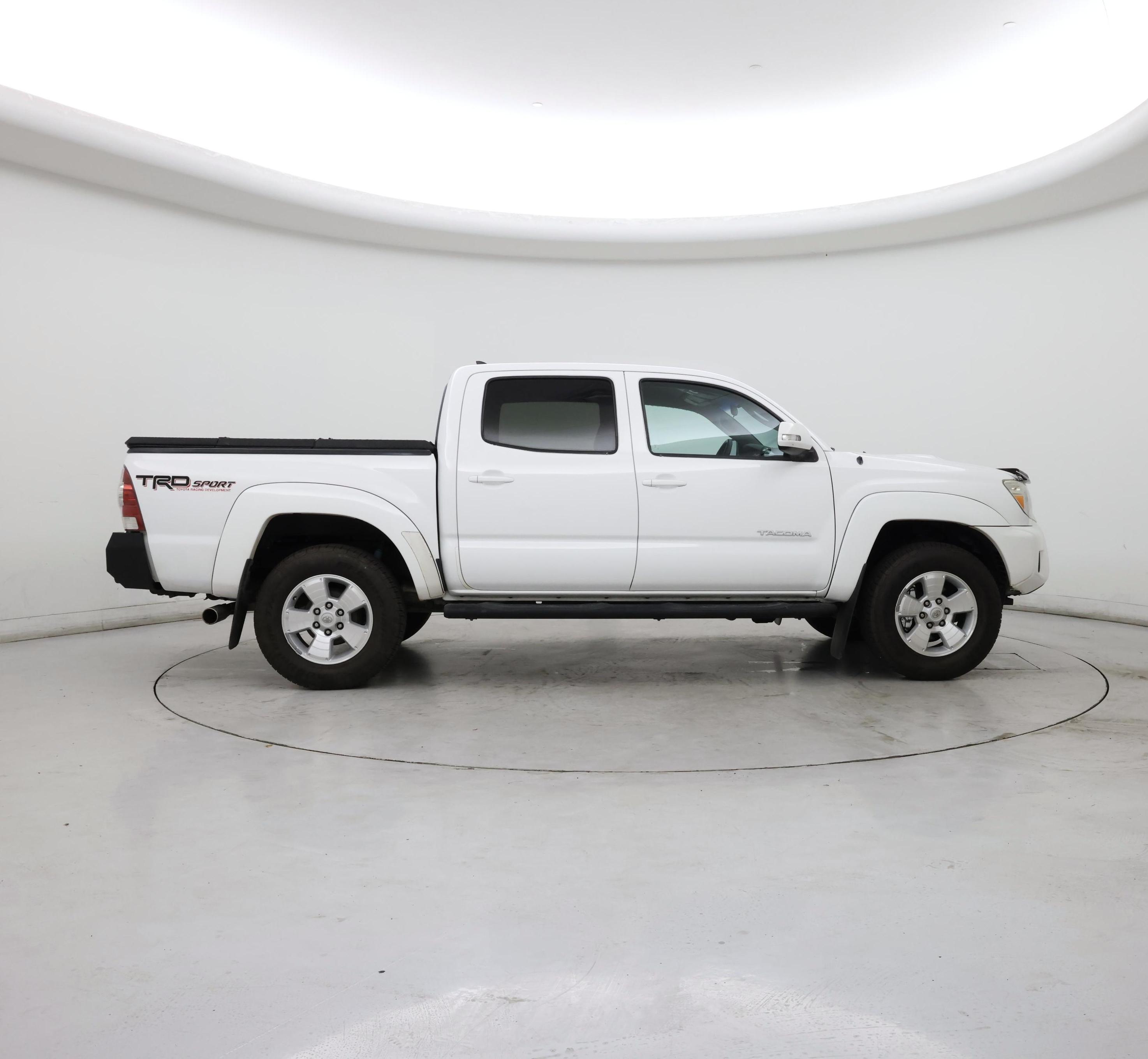 Thumbnail: 2015 Toyota Tacoma - 7