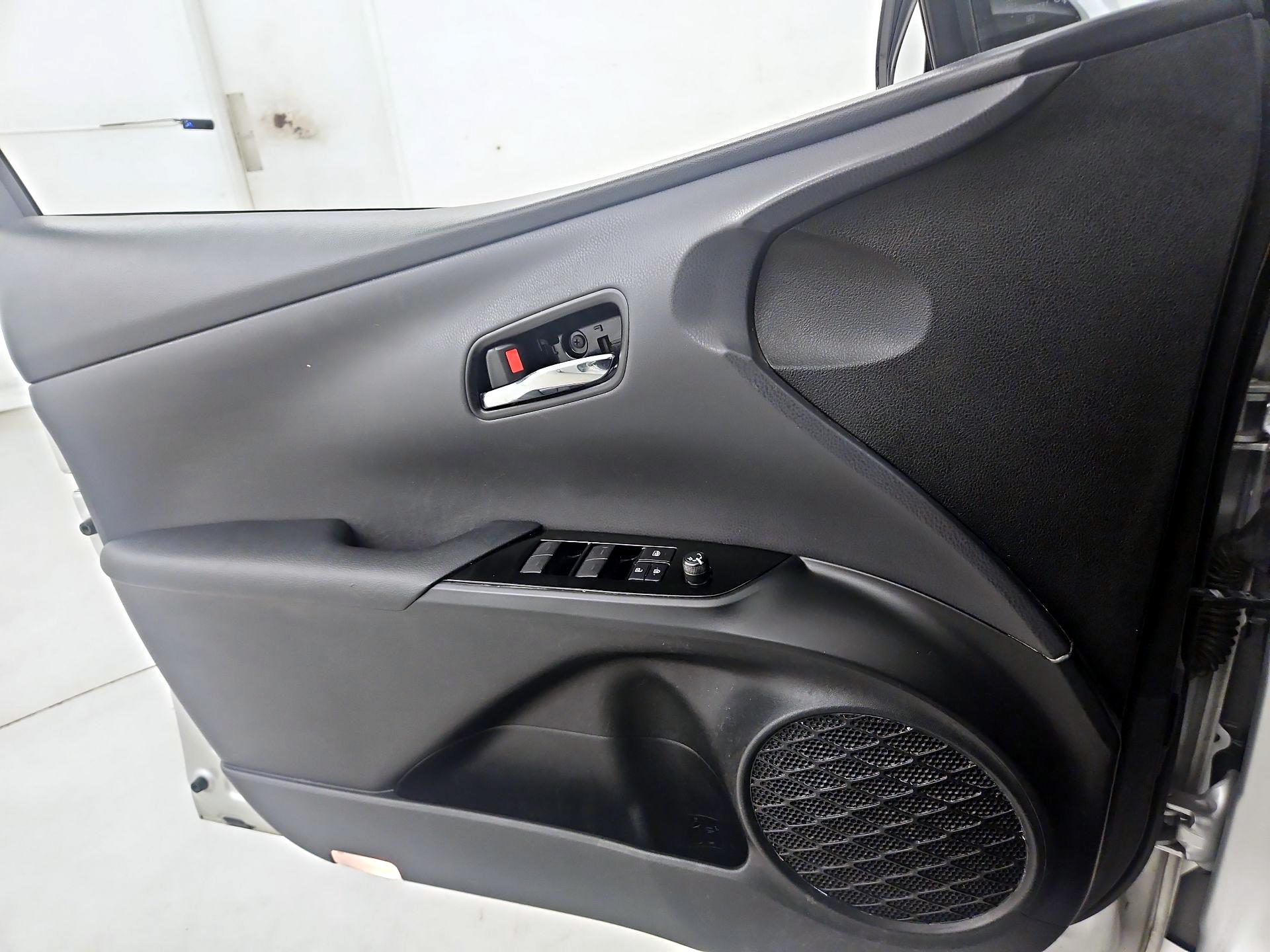 Thumbnail: 2019 Toyota Prius Prime - 12