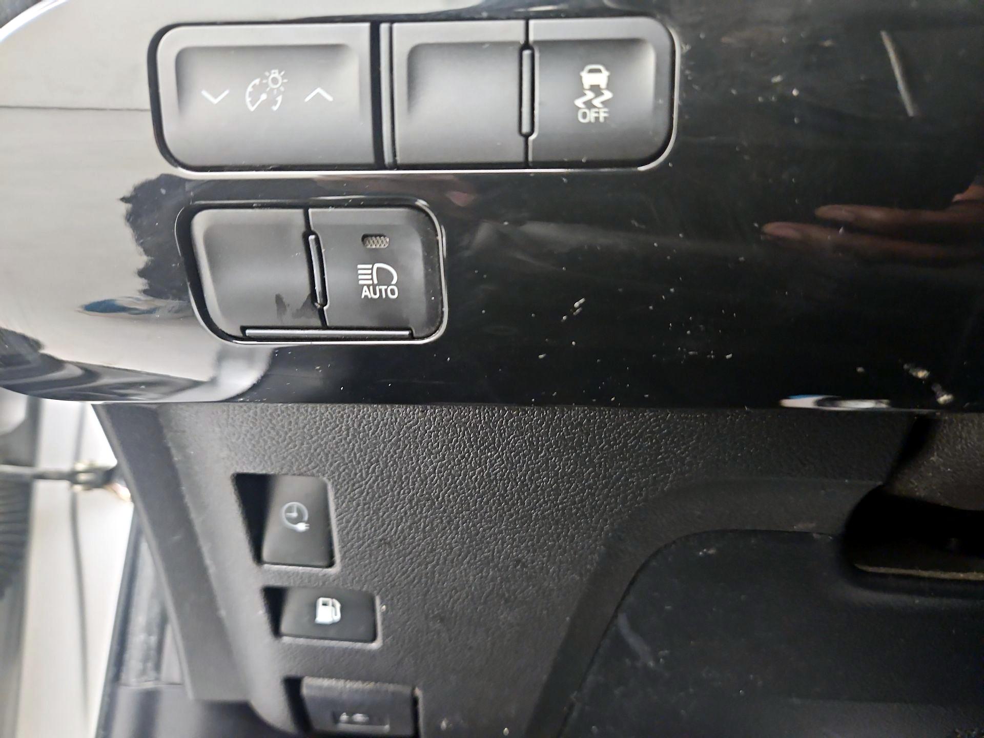 Thumbnail: 2019 Toyota Prius Prime - 13