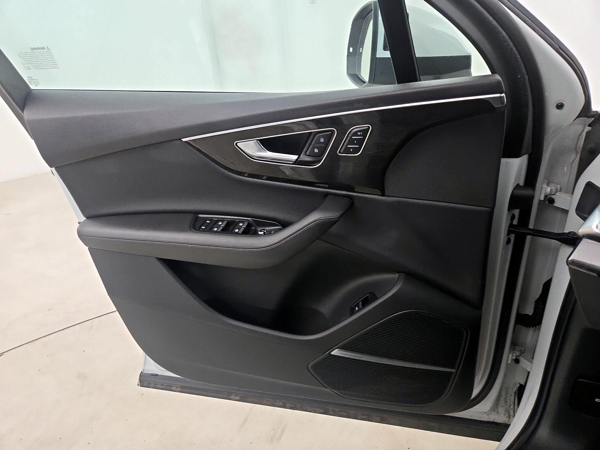 Thumbnail: 2023 Audi Q7 - 12