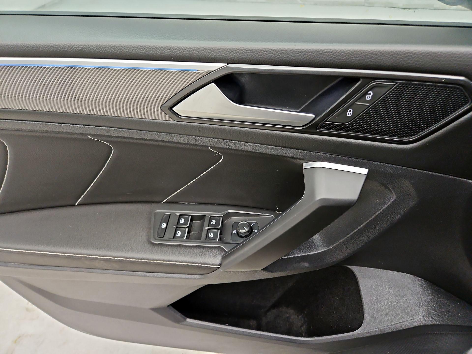 Thumbnail: 2023 Volkswagen Tiguan - 12