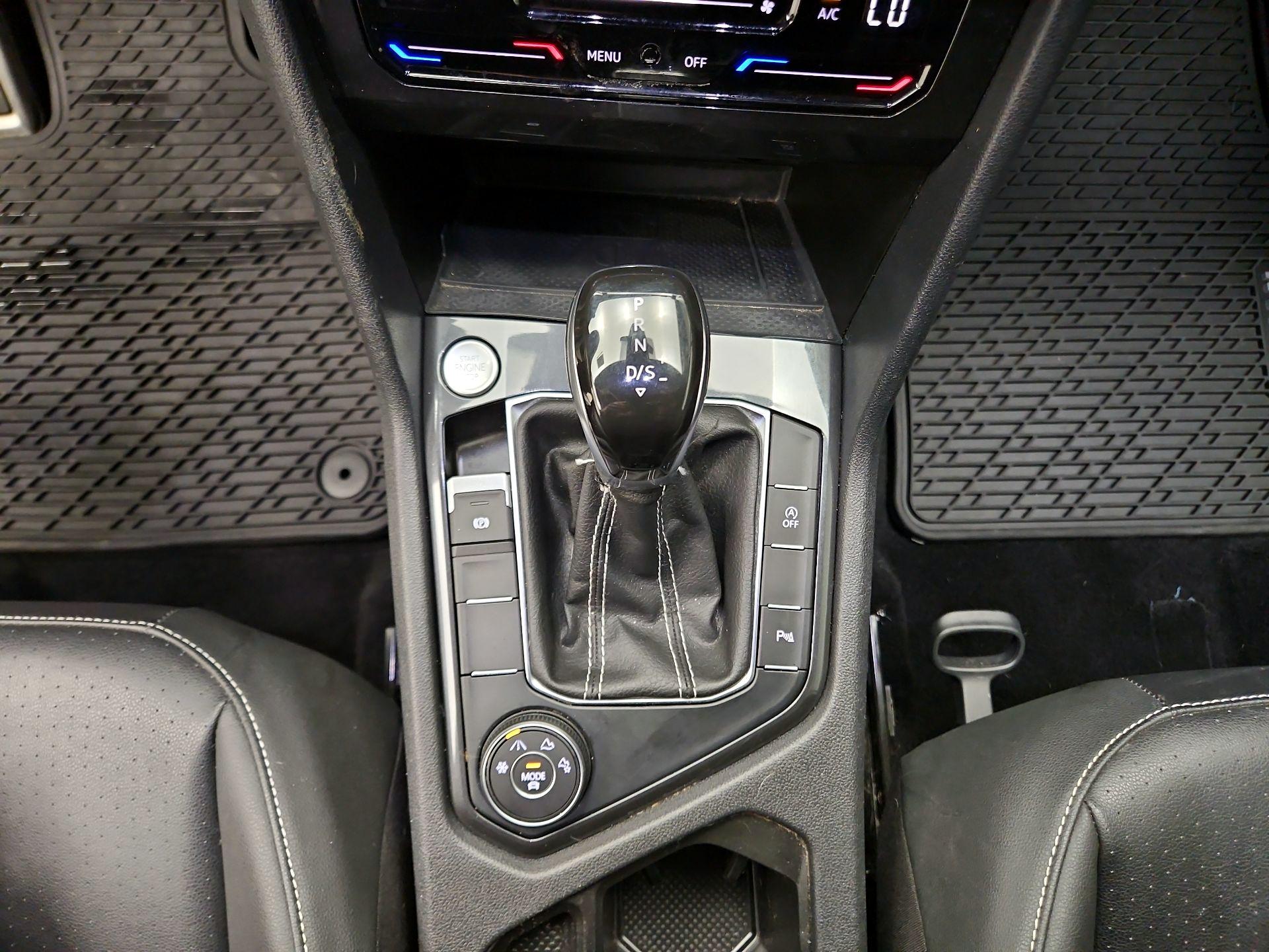 Thumbnail: 2023 Volkswagen Tiguan - 17