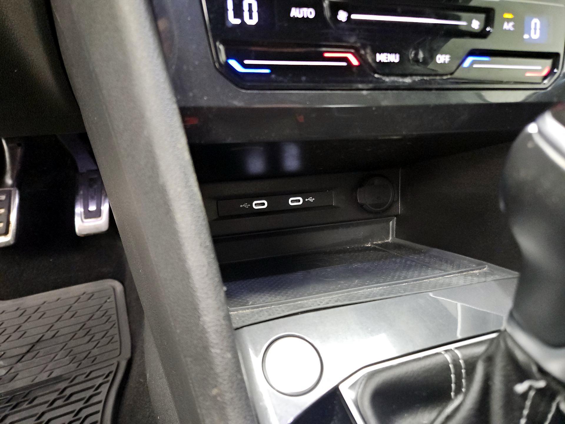 Thumbnail: 2023 Volkswagen Tiguan - 18