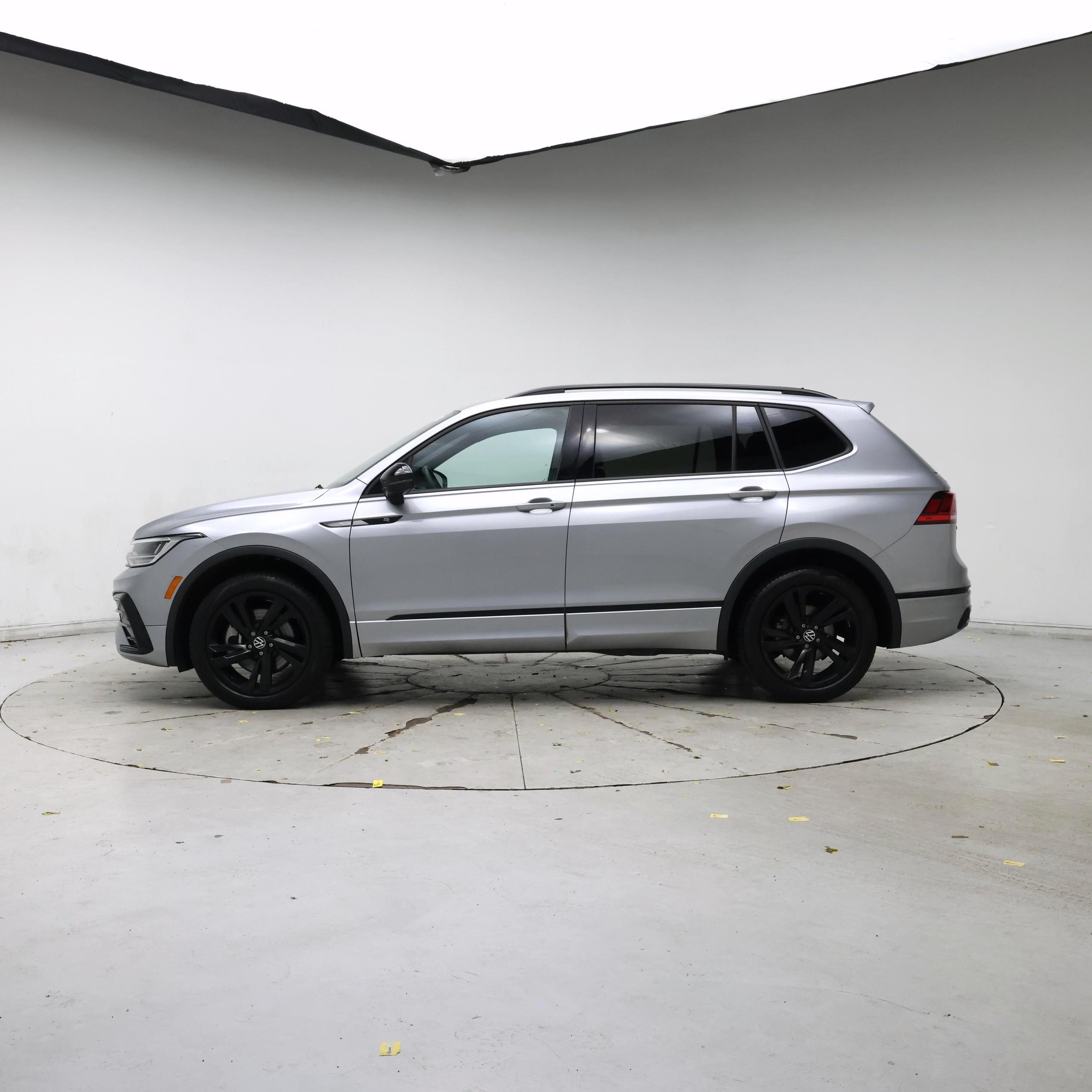 Thumbnail: 2023 Volkswagen Tiguan - 3