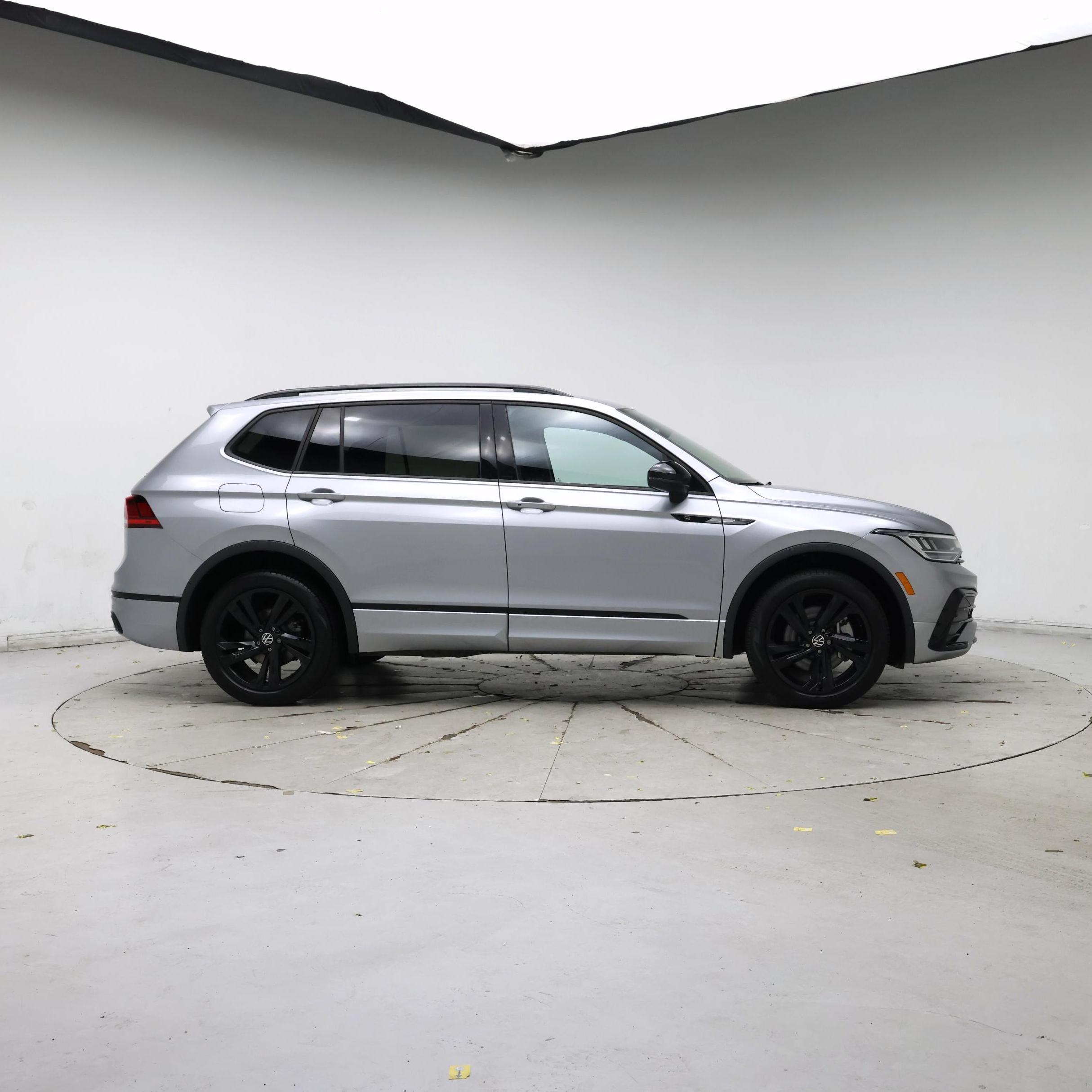 Thumbnail: 2023 Volkswagen Tiguan - 7