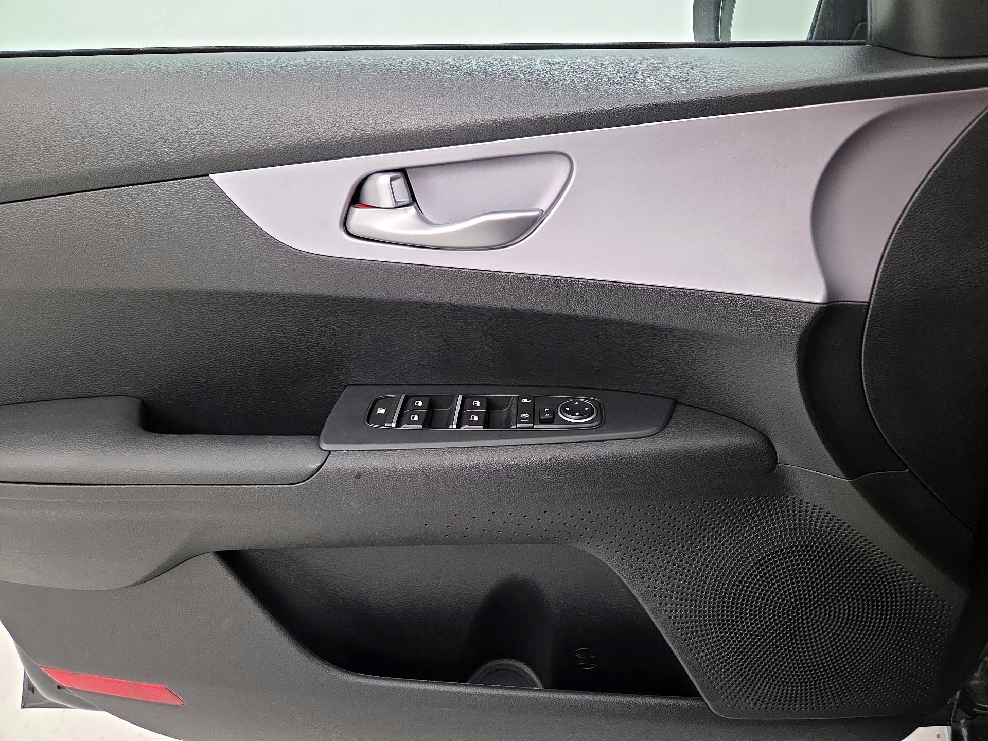 Thumbnail: 2024 Kia Forte - 10