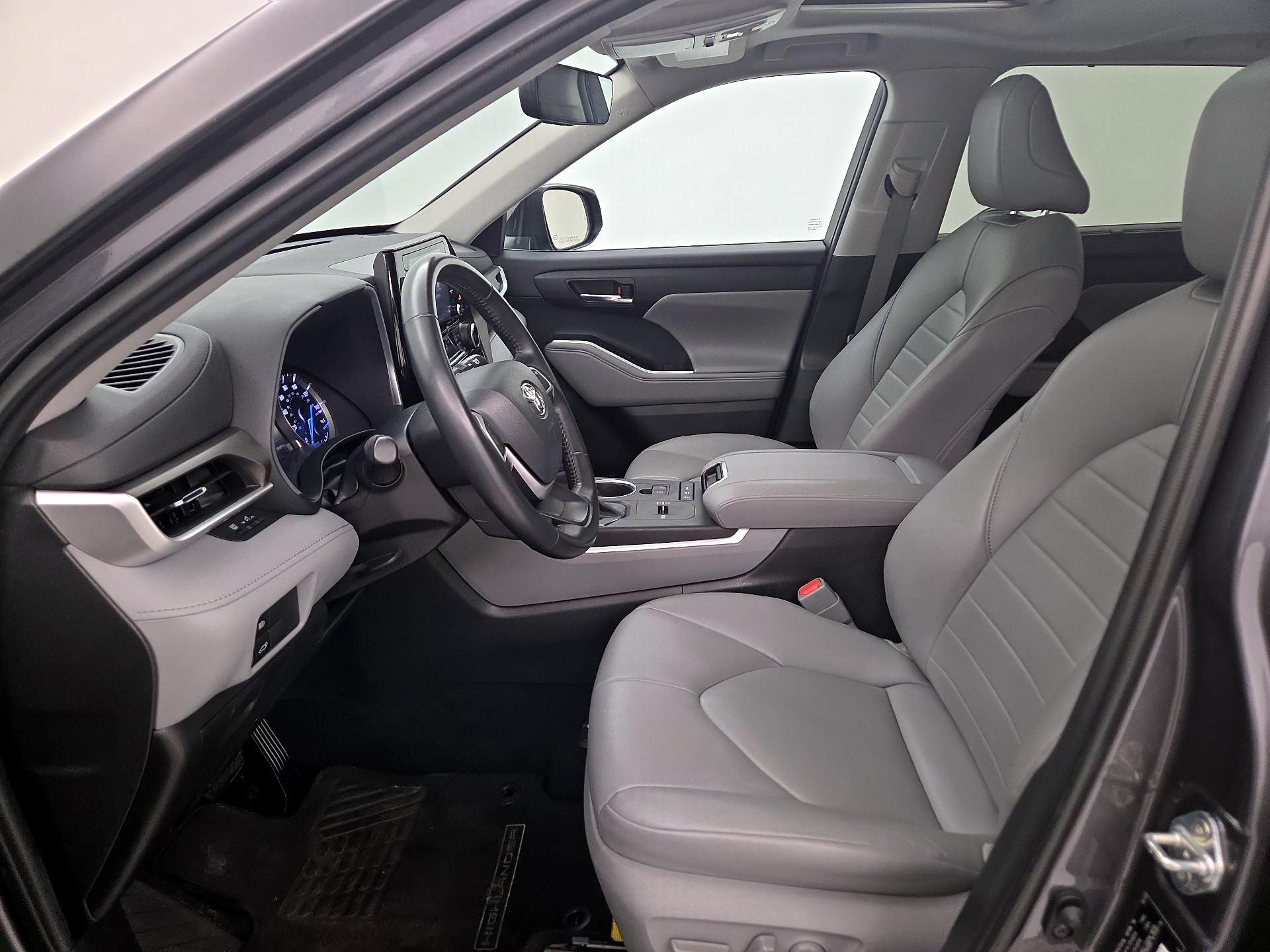 Thumbnail: 2022 Toyota Highlander - 11