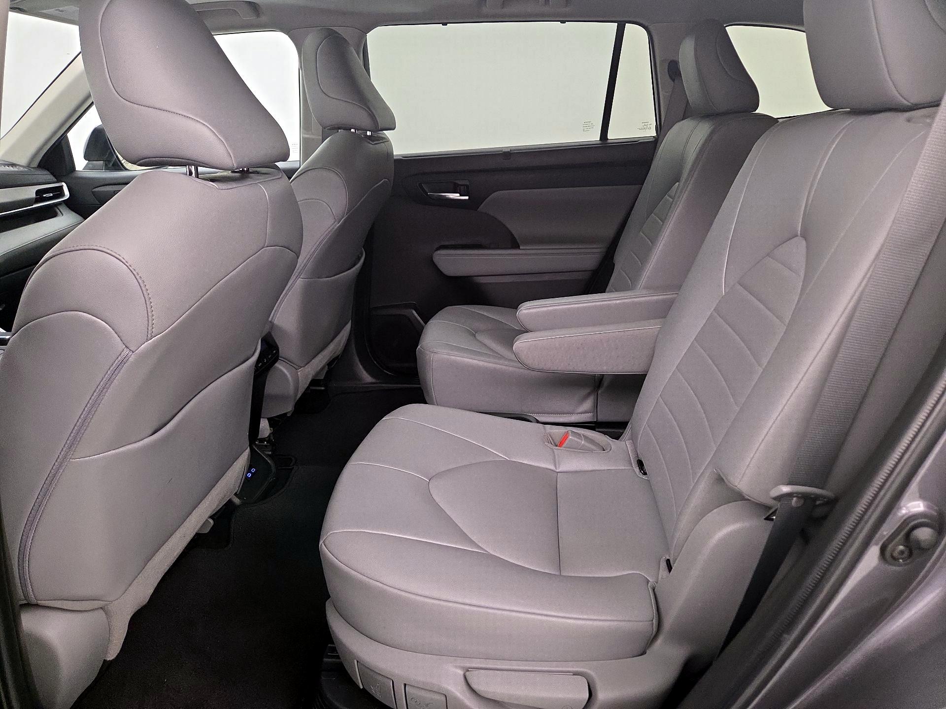 Thumbnail: 2022 Toyota Highlander - 20