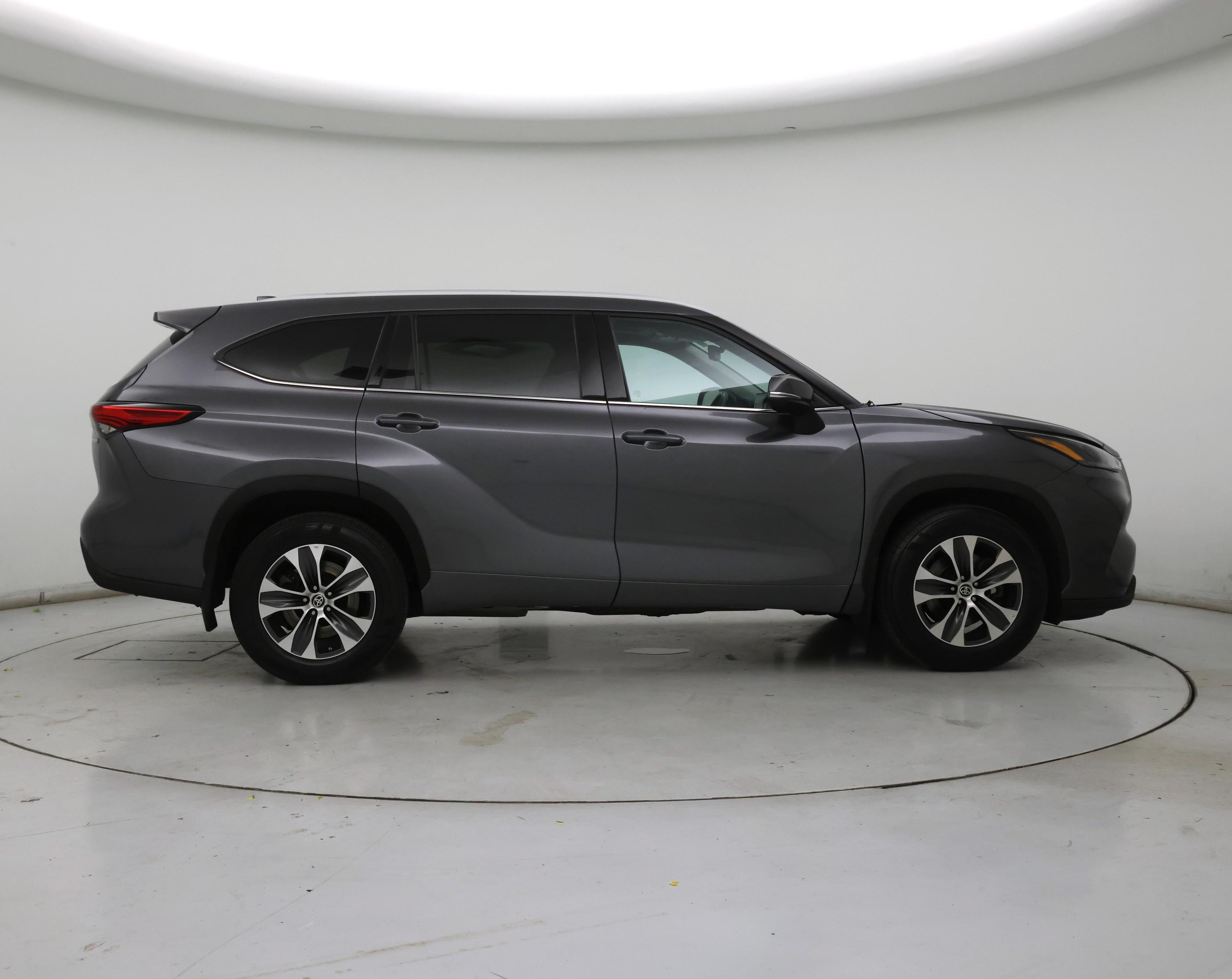 Thumbnail: 2022 Toyota Highlander - 7