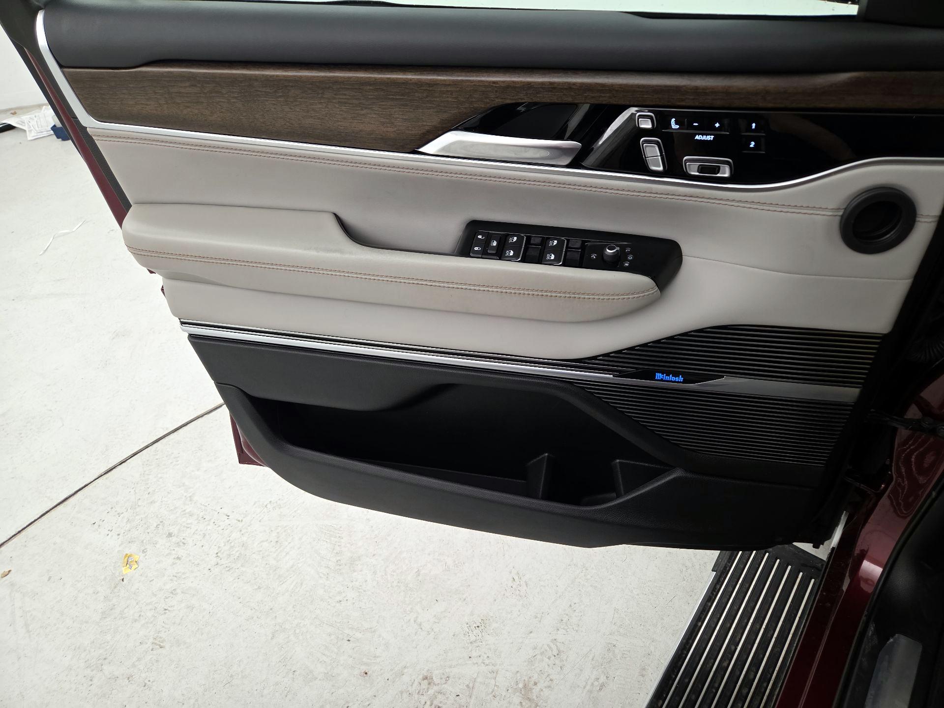 Thumbnail: 2022 Jeep Grand Wagoneer - 10