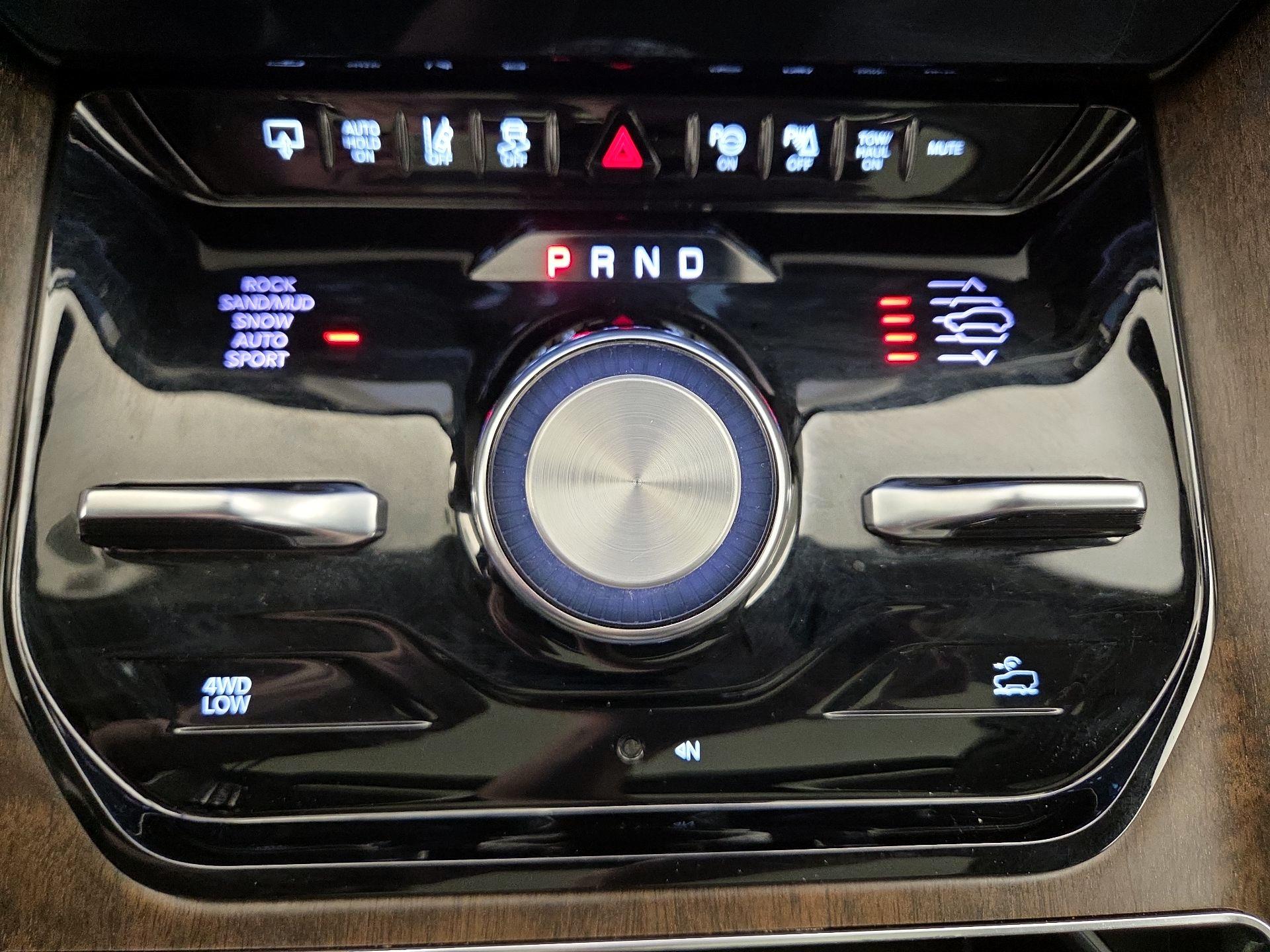 Thumbnail: 2022 Jeep Grand Wagoneer - 16