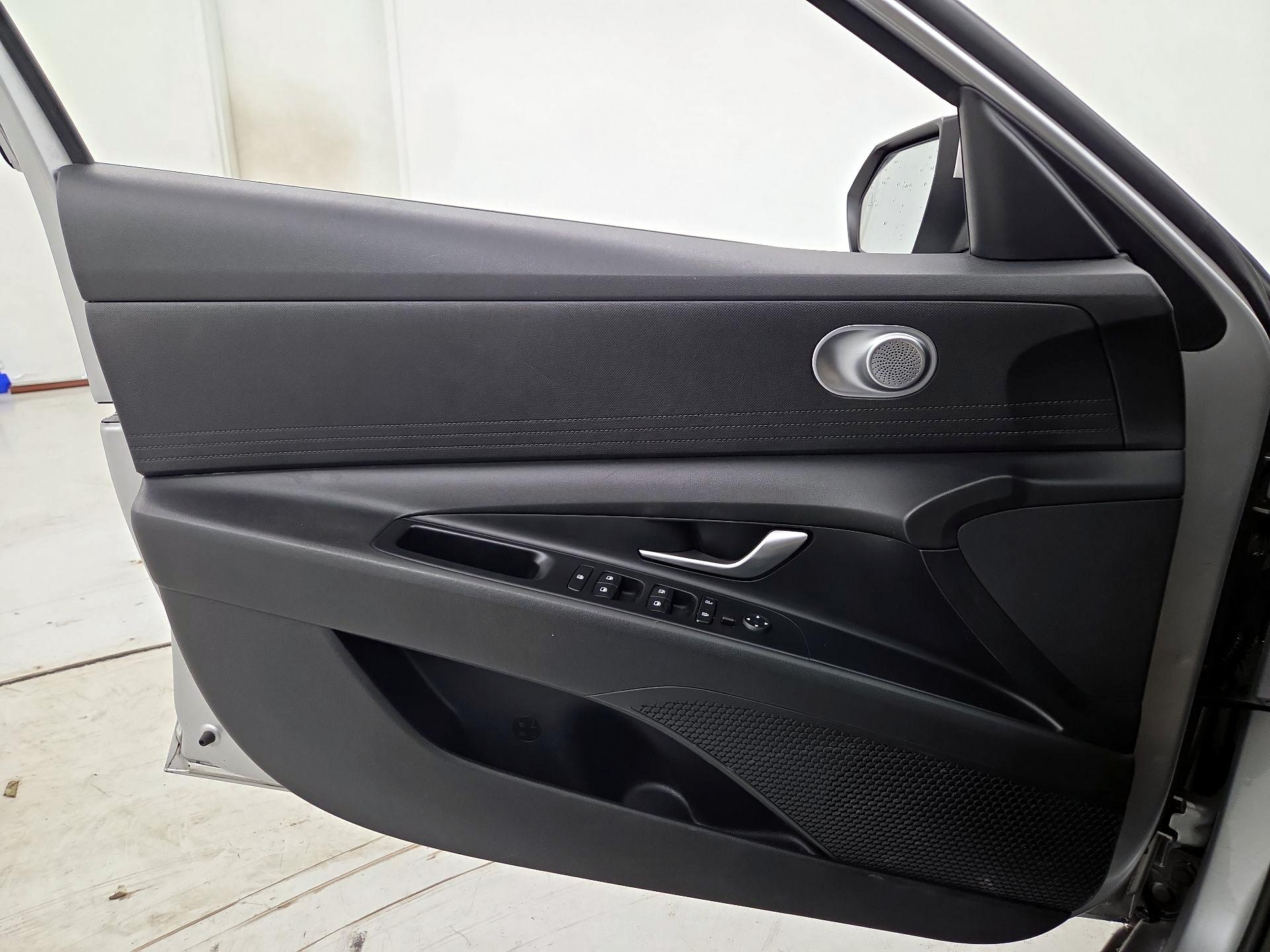 Thumbnail: 2021 Hyundai Elantra - 12