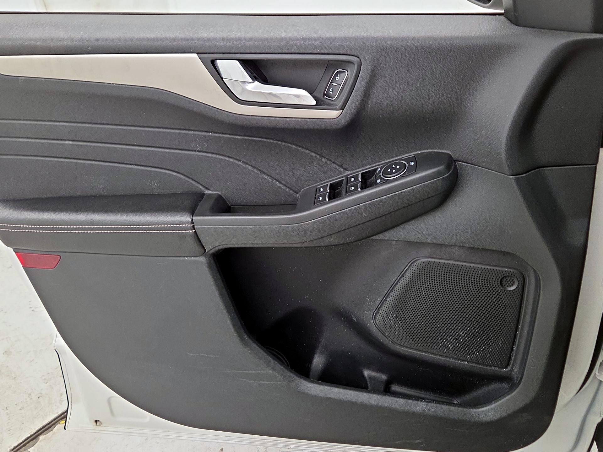 Thumbnail: 2021 Ford Escape - 10