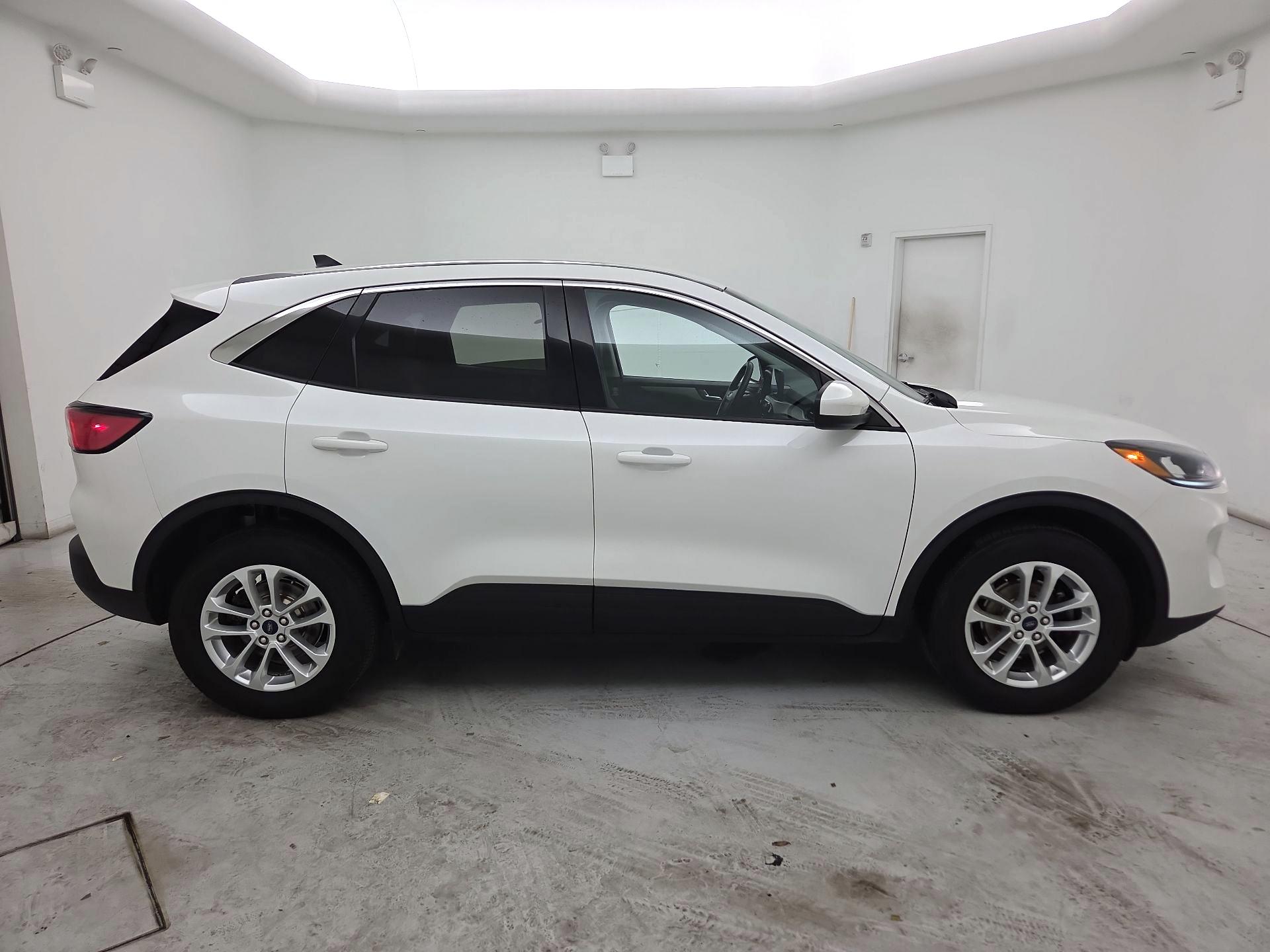 Thumbnail: 2021 Ford Escape - 4