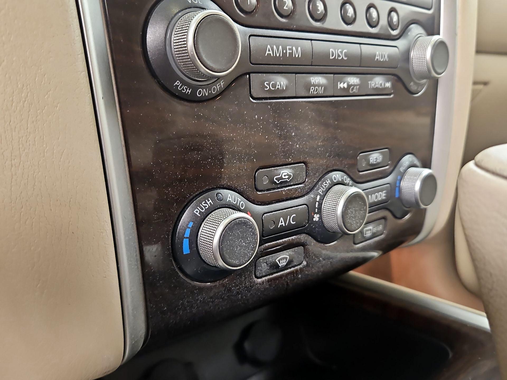 Thumbnail: 2014 Nissan Pathfinder - 16