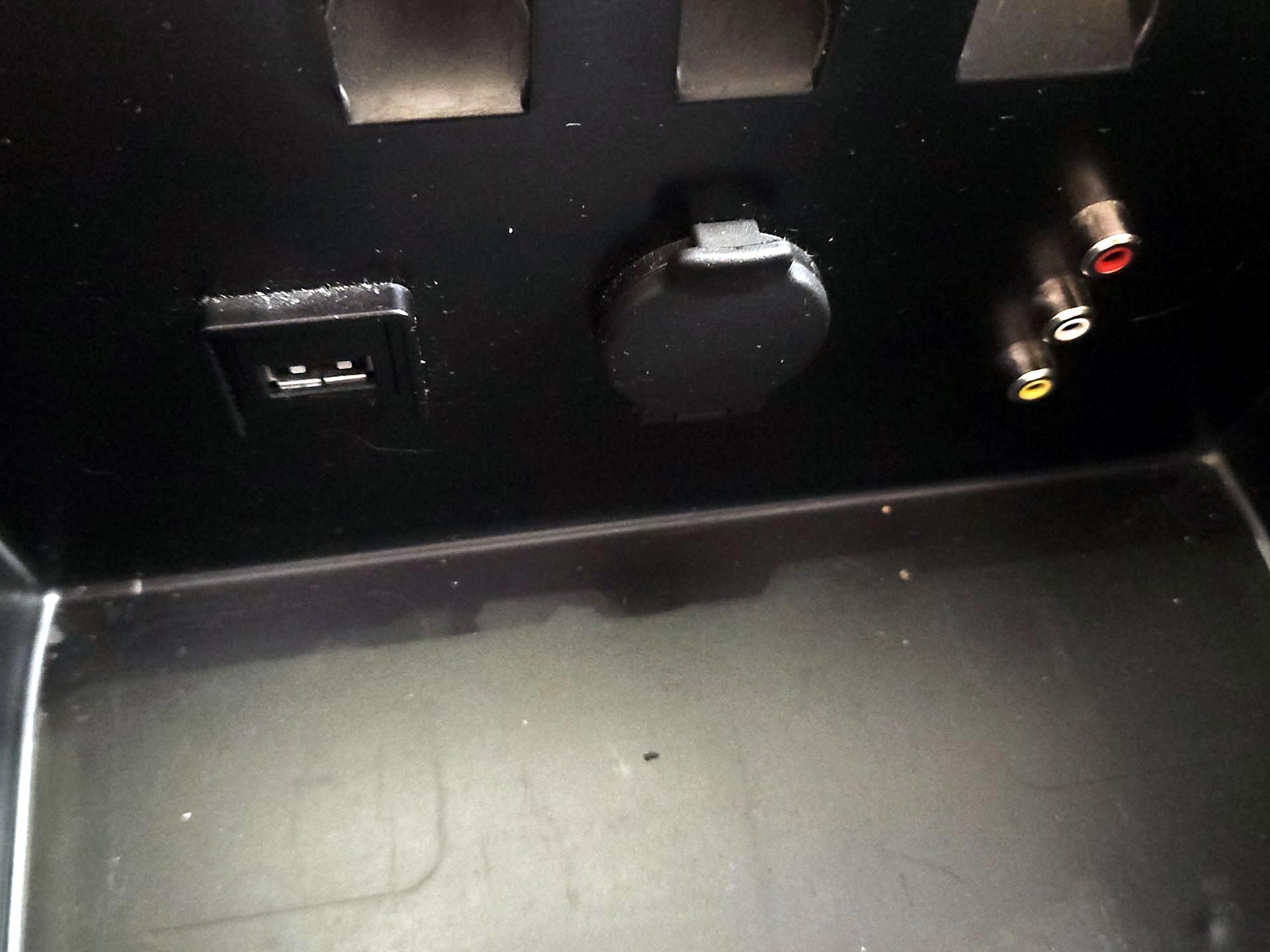 Thumbnail: 2014 Nissan Pathfinder - 18