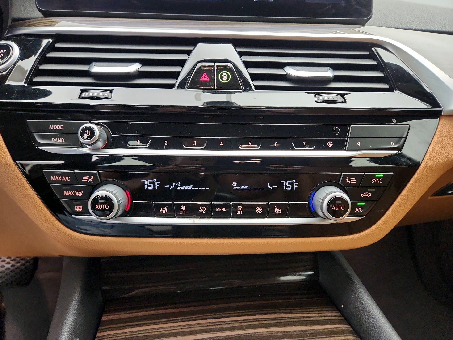 Thumbnail: 2021 BMW 5 Series - 17