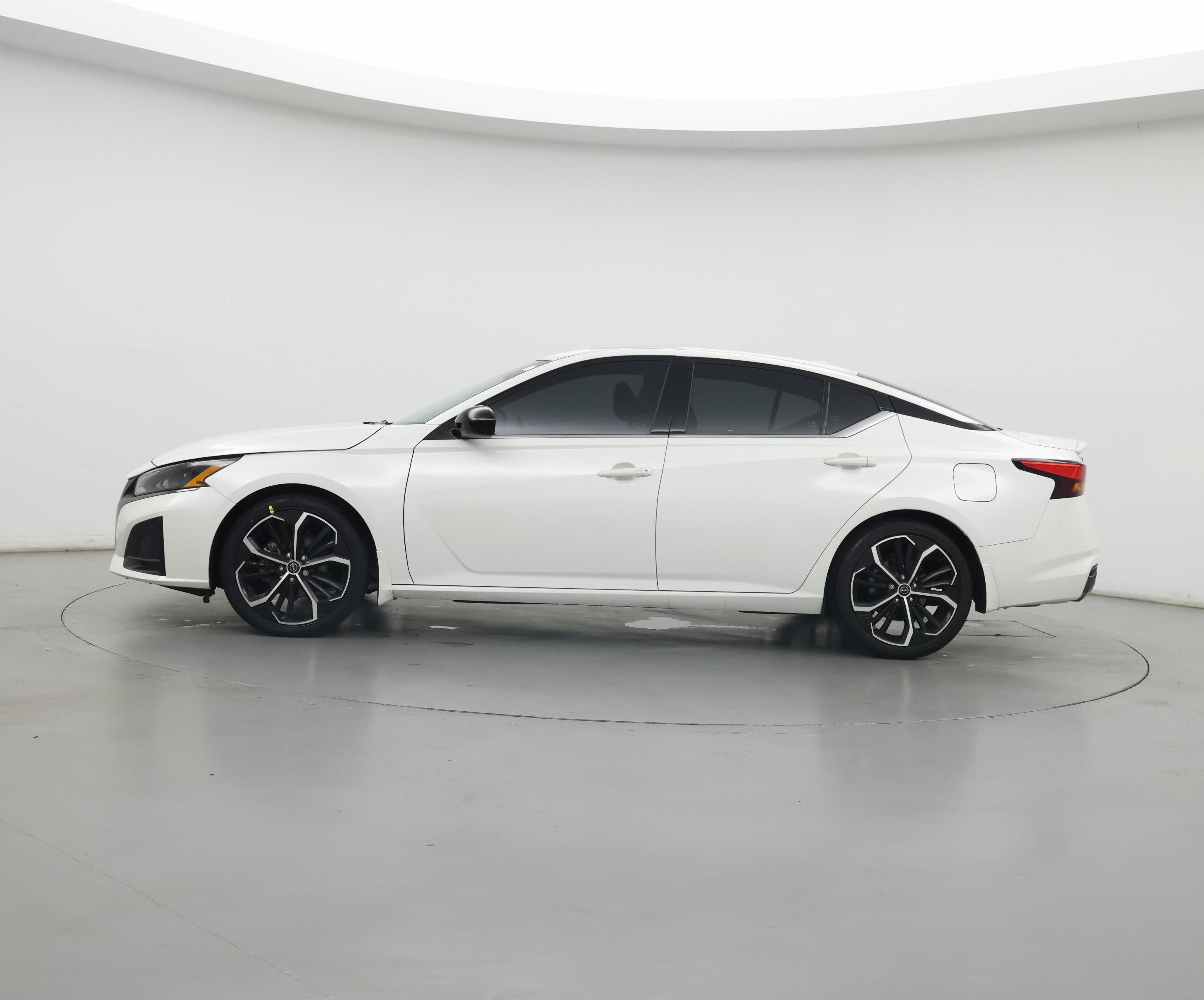 Thumbnail: 2023 Nissan Altima - 3