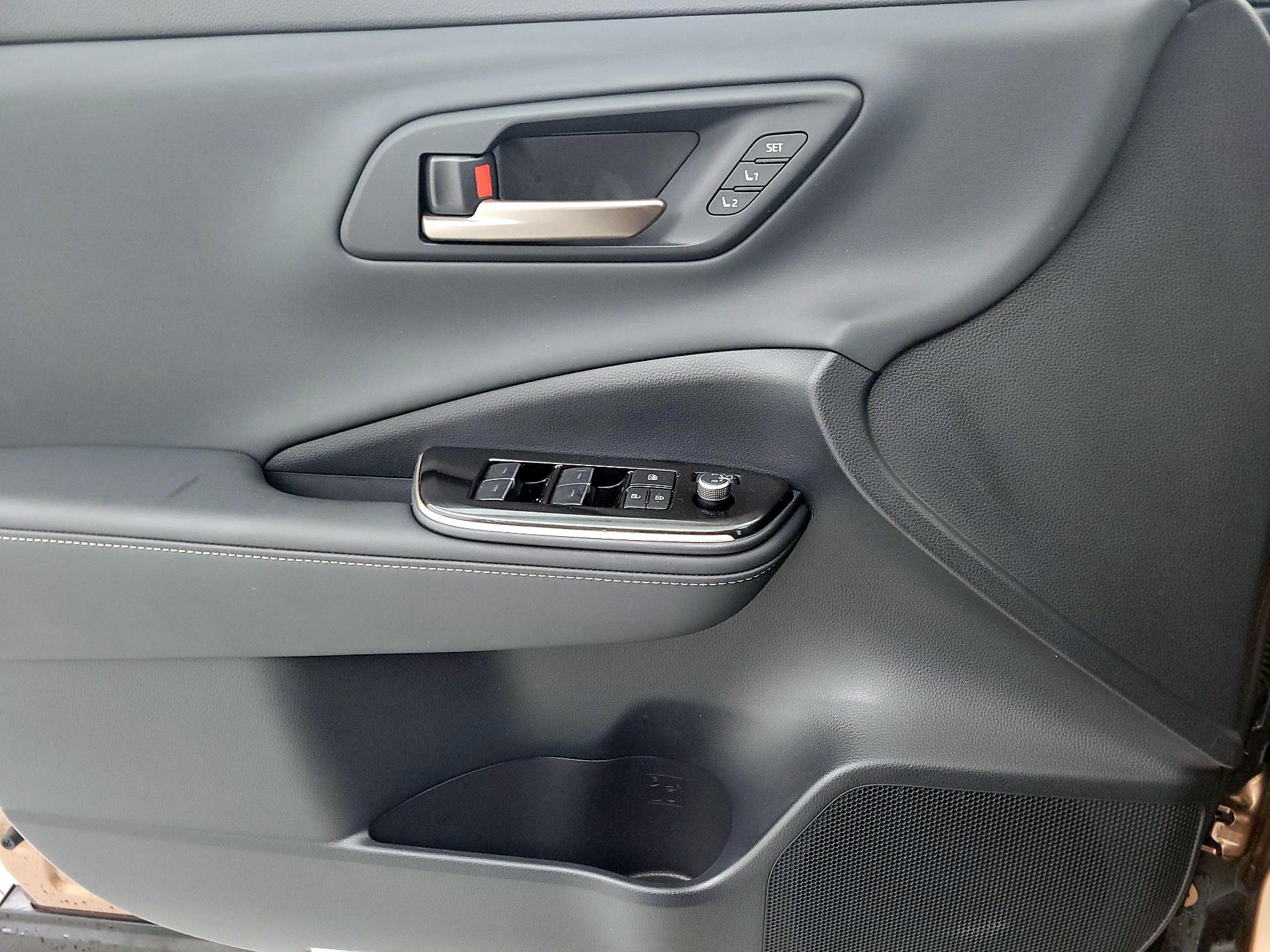 Thumbnail: 2025 Toyota Crown Signia - 12