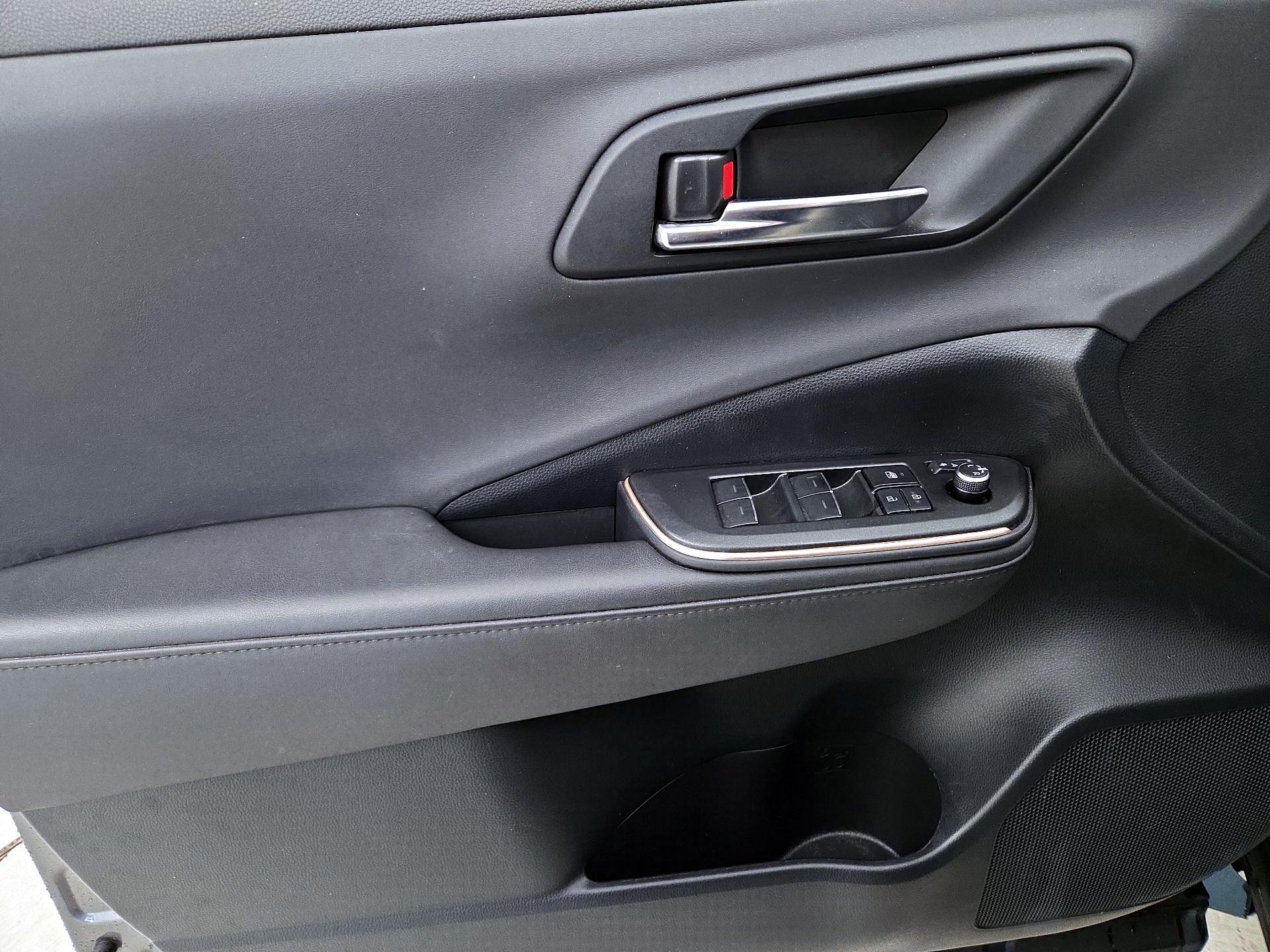 Thumbnail: 2023 Toyota Crown - 12