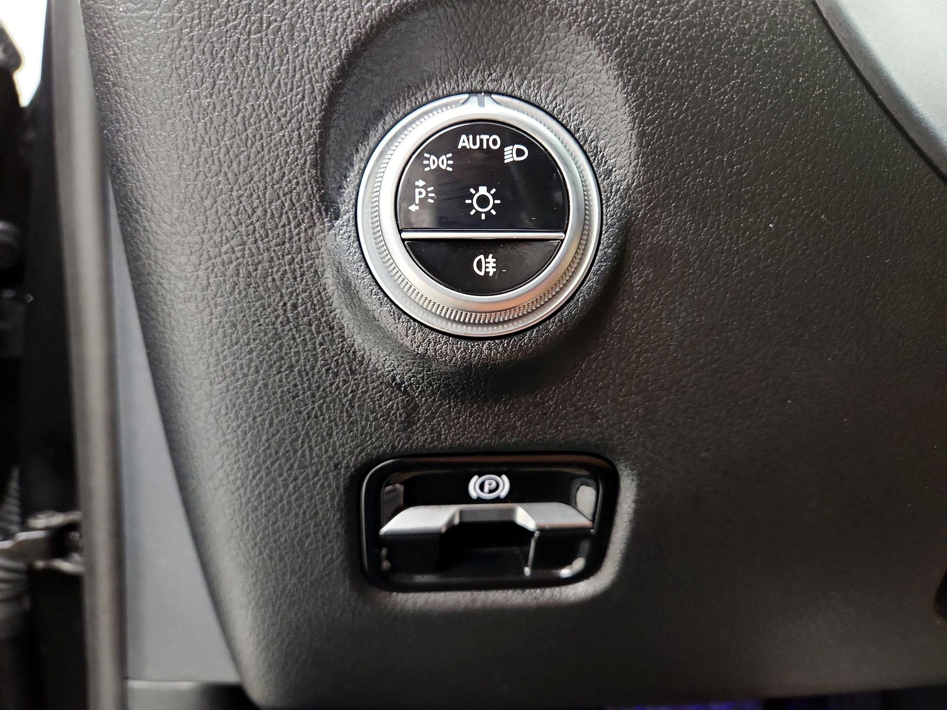 Thumbnail: 2023 Mercedes-Benz C-Class - 13