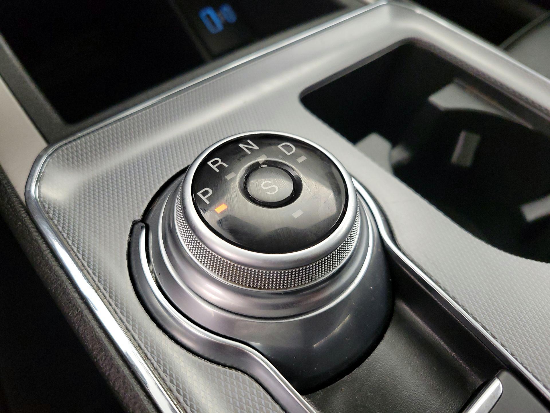 Thumbnail: 2021 Ford Edge - 17