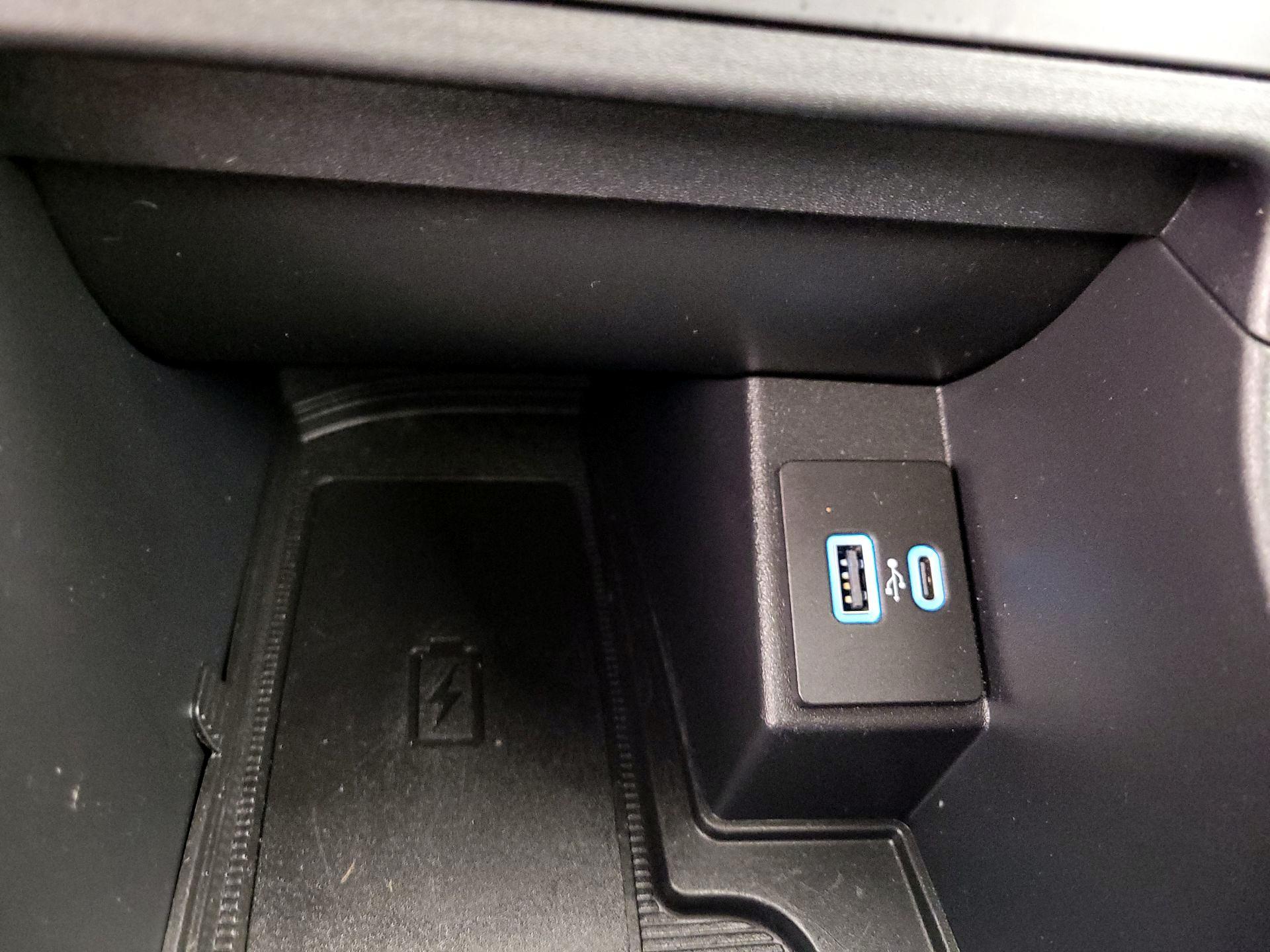 Thumbnail: 2021 Ford Edge - 18