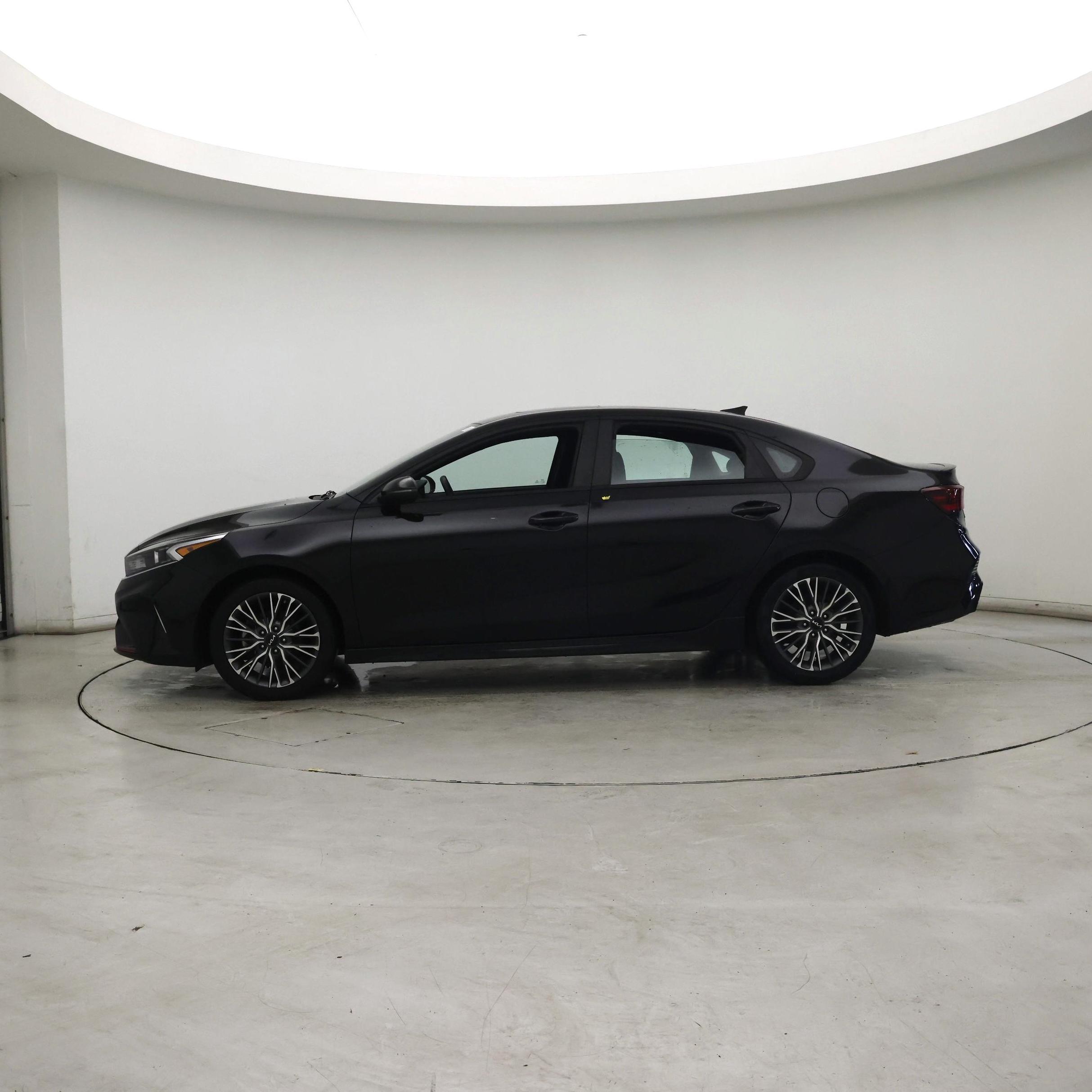 Thumbnail: 2023 Kia Forte - 3