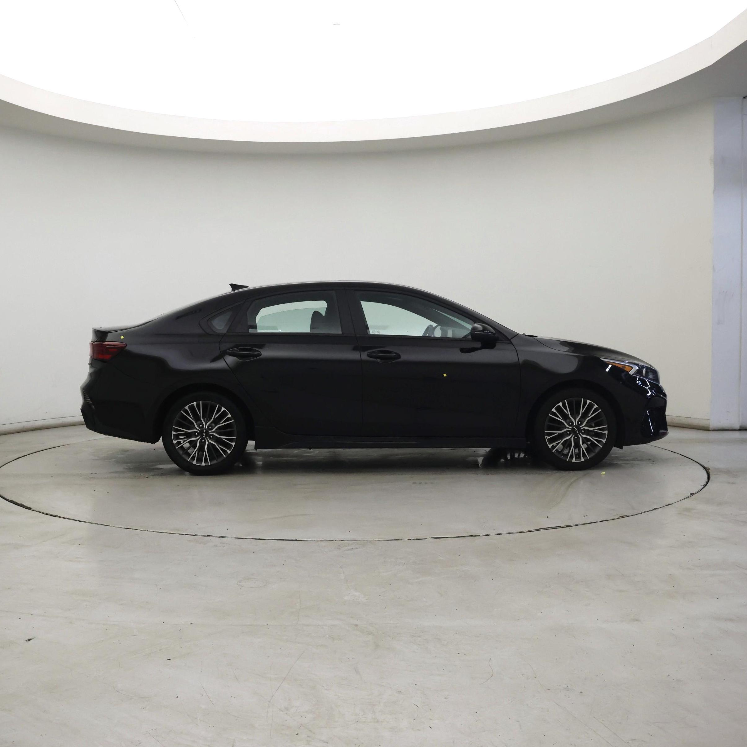 Thumbnail: 2023 Kia Forte - 7